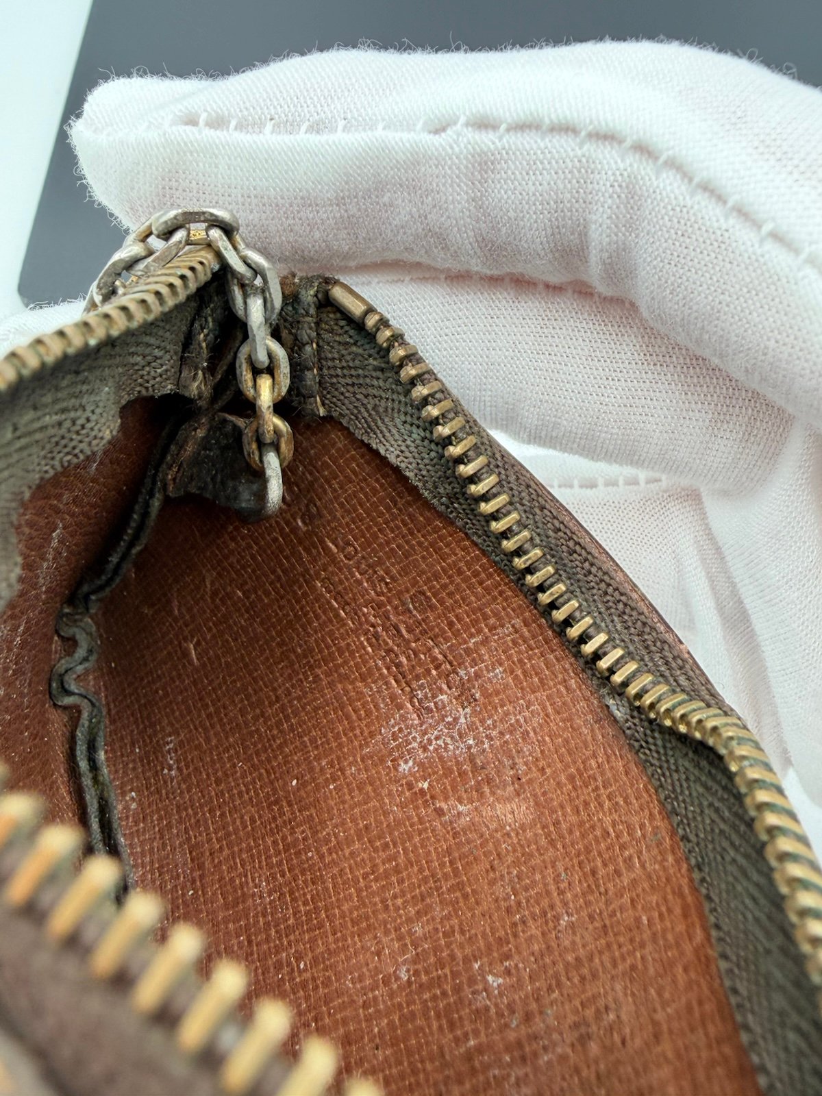 Pre-Owned Louis Vuitton Chain Pouch Wallet