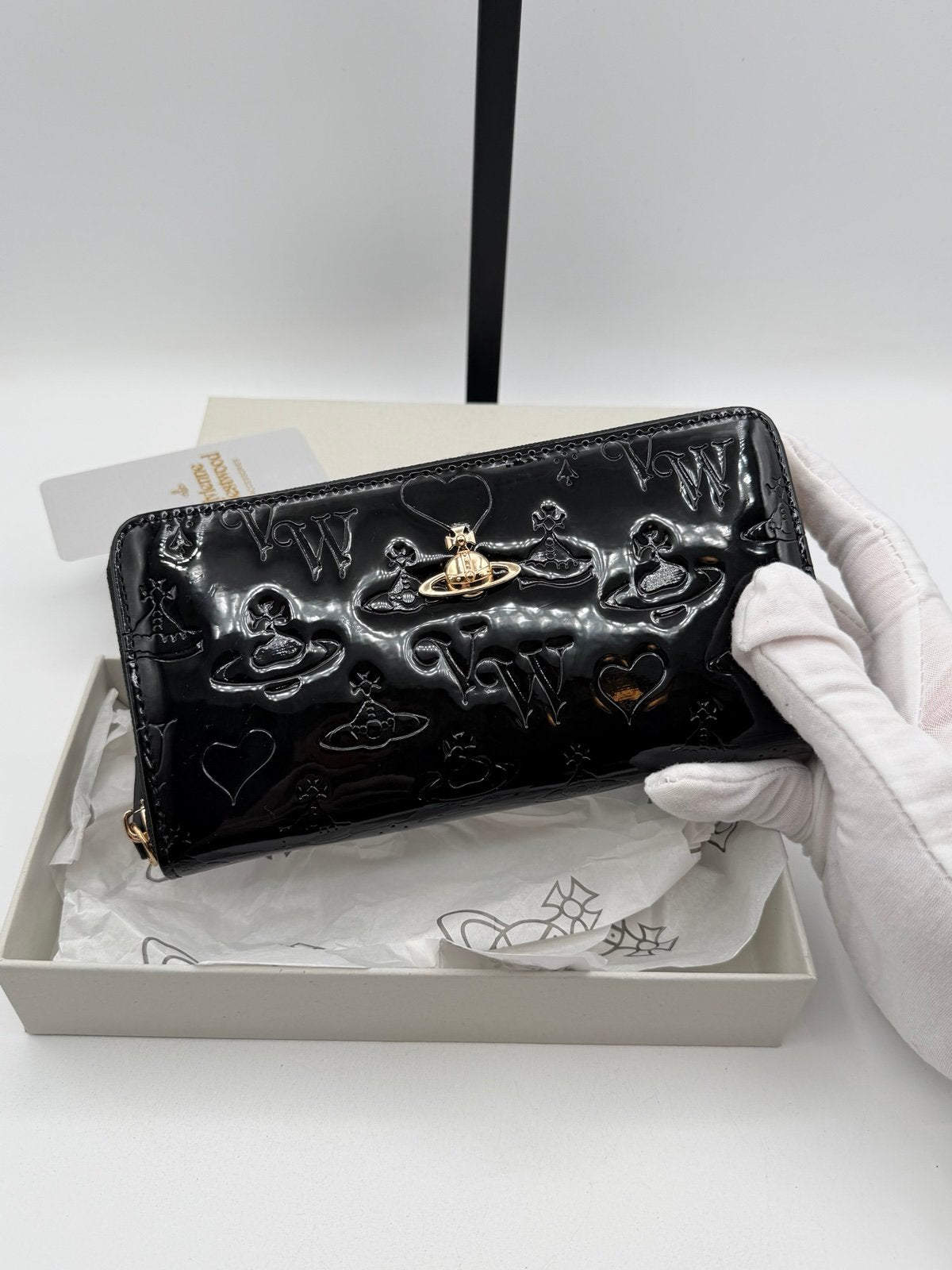 Pre-Owned Vivienne Westwood Black Patent Orb Logo Zip Around Wallet