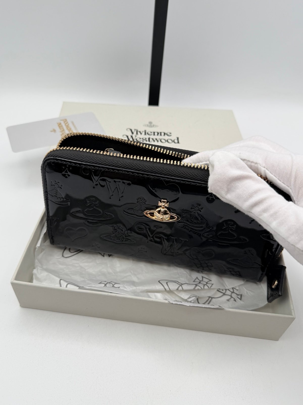 Pre-Owned Vivienne Westwood Black Patent Orb Logo Zip Around Wallet