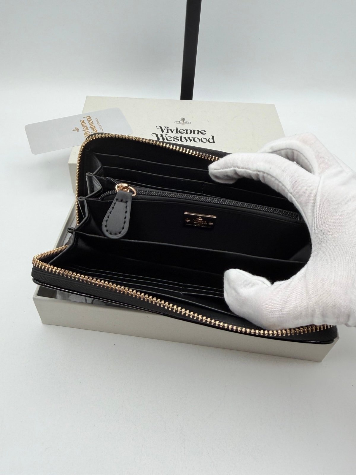 Pre-Owned Vivienne Westwood Black Patent Orb Logo Zip Around Wallet