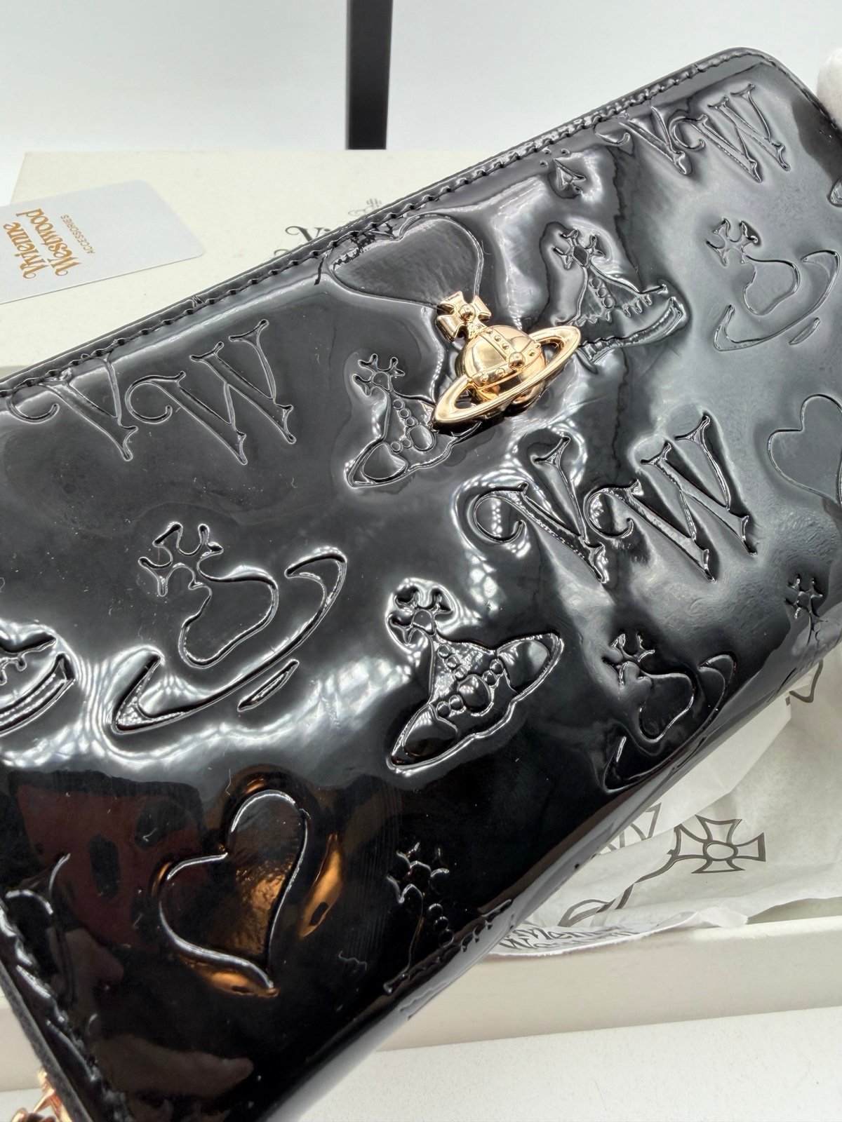 Pre-Owned Vivienne Westwood Black Patent Orb Logo Zip Around Wallet