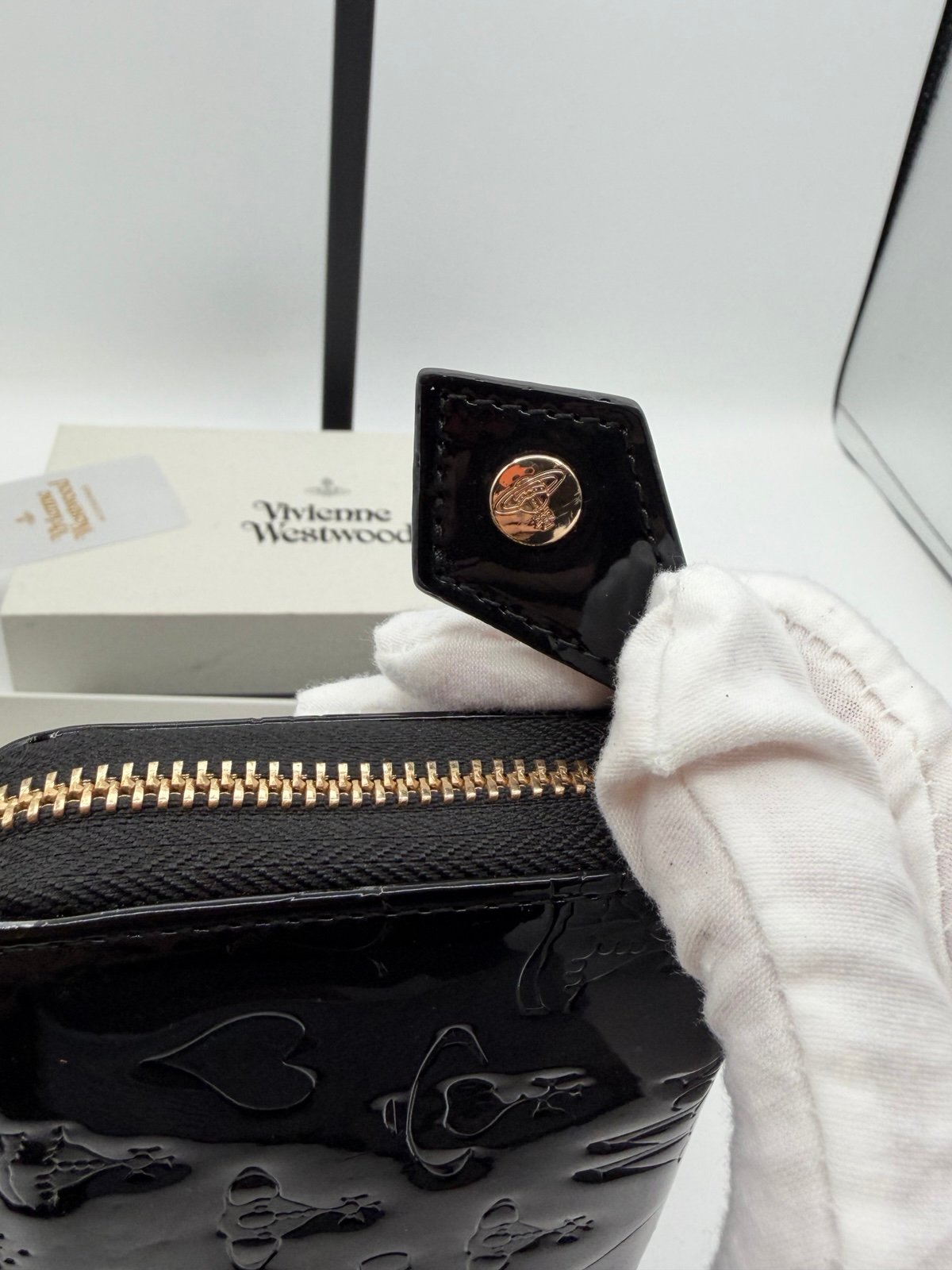 Pre-Owned Vivienne Westwood Black Patent Orb Logo Zip Around Wallet