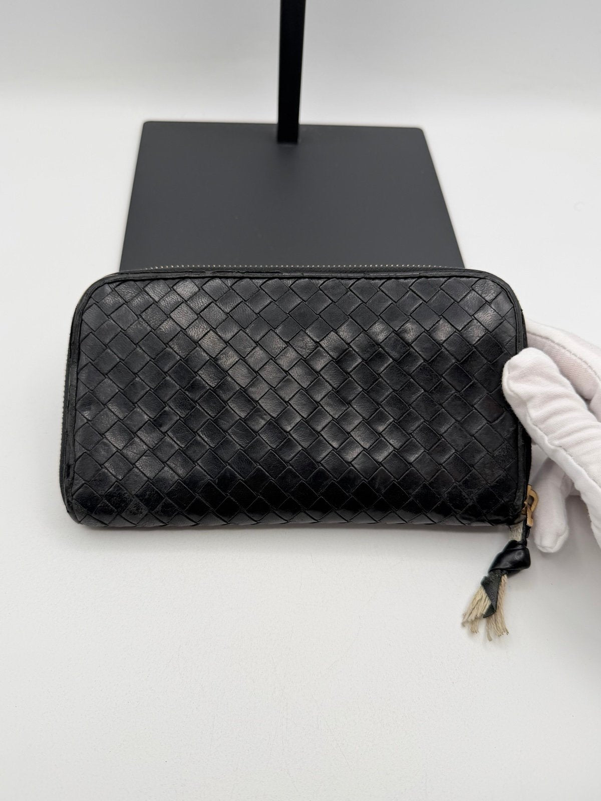 Pre-Owned Bottega Veneta Black Weave Leather Zip Around Wallet
