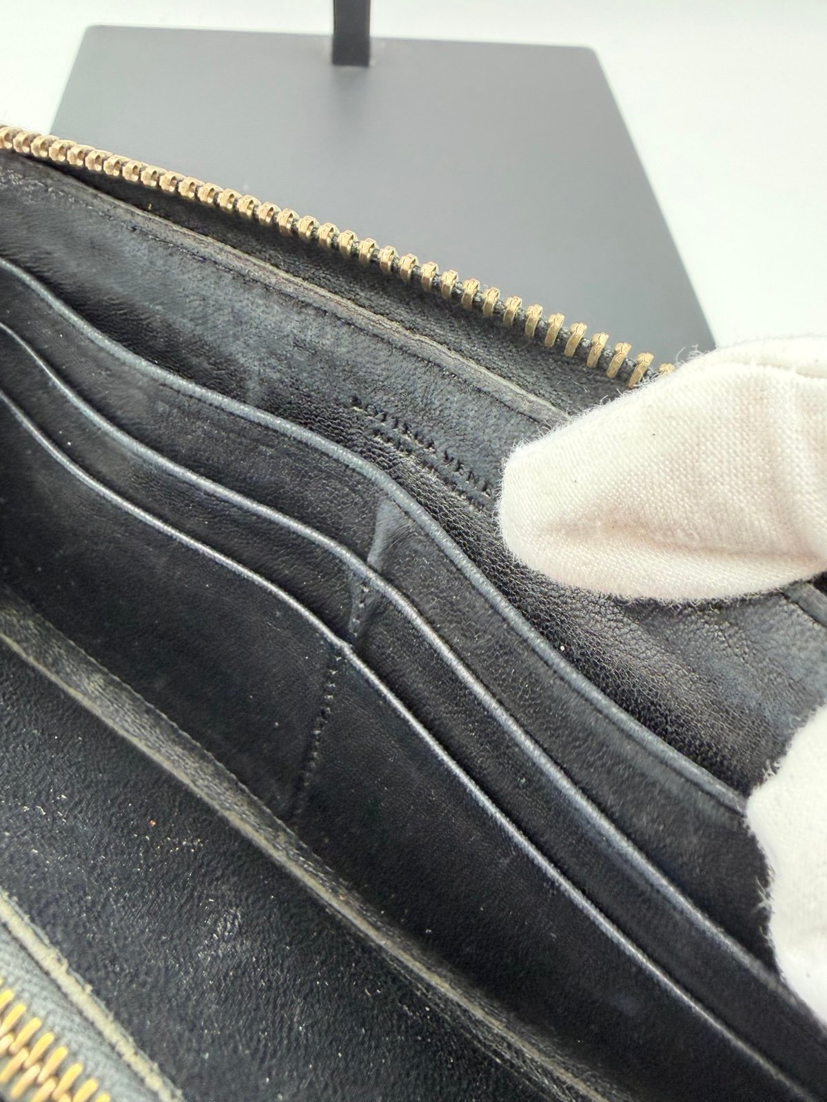 Pre-Owned Bottega Veneta Black Weave Leather Zip Around Wallet