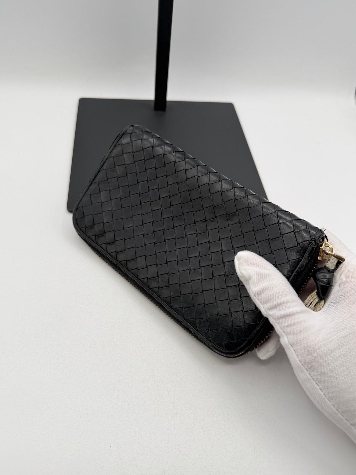 Pre-Owned Bottega Veneta Black Weave Leather Zip Around Wallet