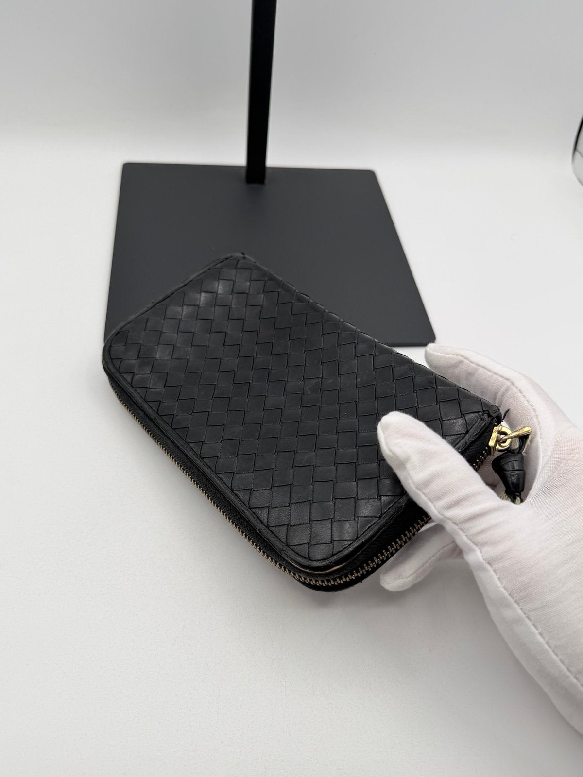 Pre-Owned Bottega Veneta Black Weave Leather Zip Around Wallet