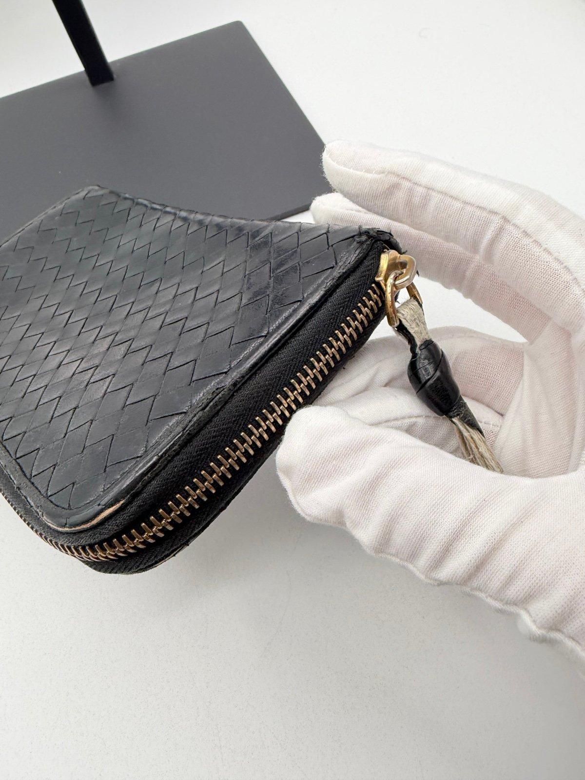 Pre-Owned Bottega Veneta Black Weave Leather Zip Around Wallet