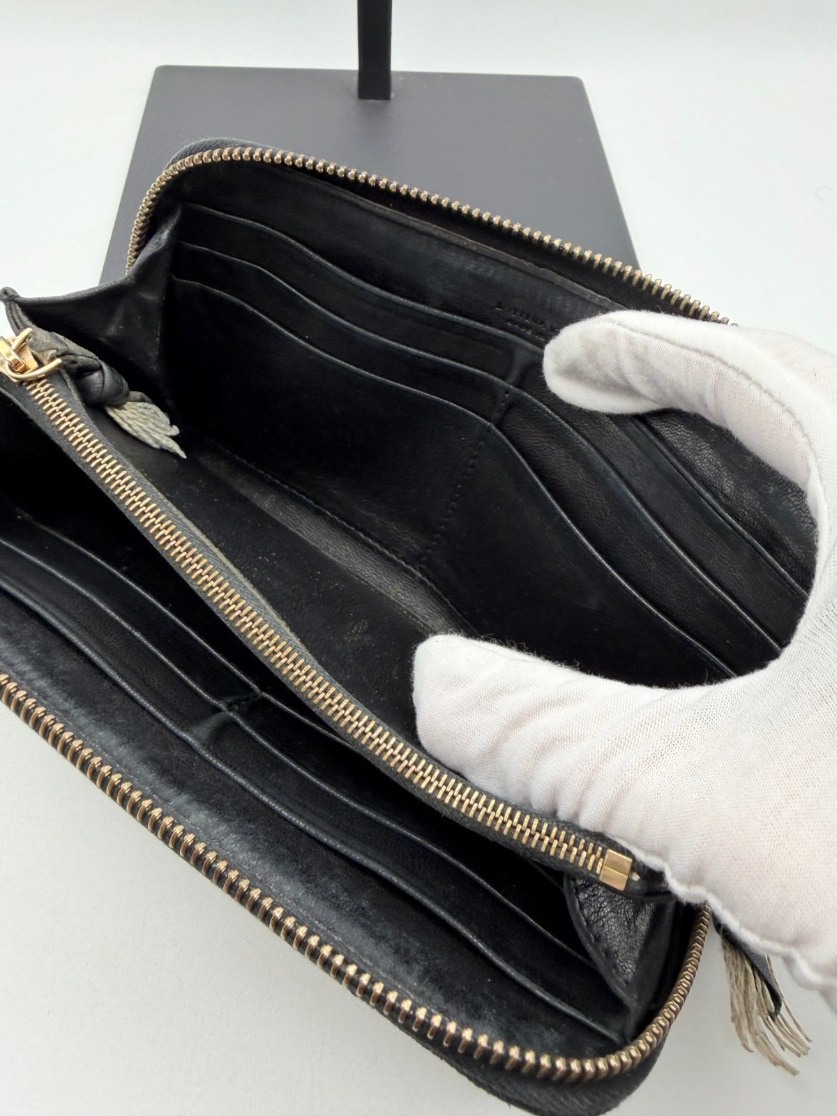 Pre-Owned Bottega Veneta Black Weave Leather Zip Around Wallet