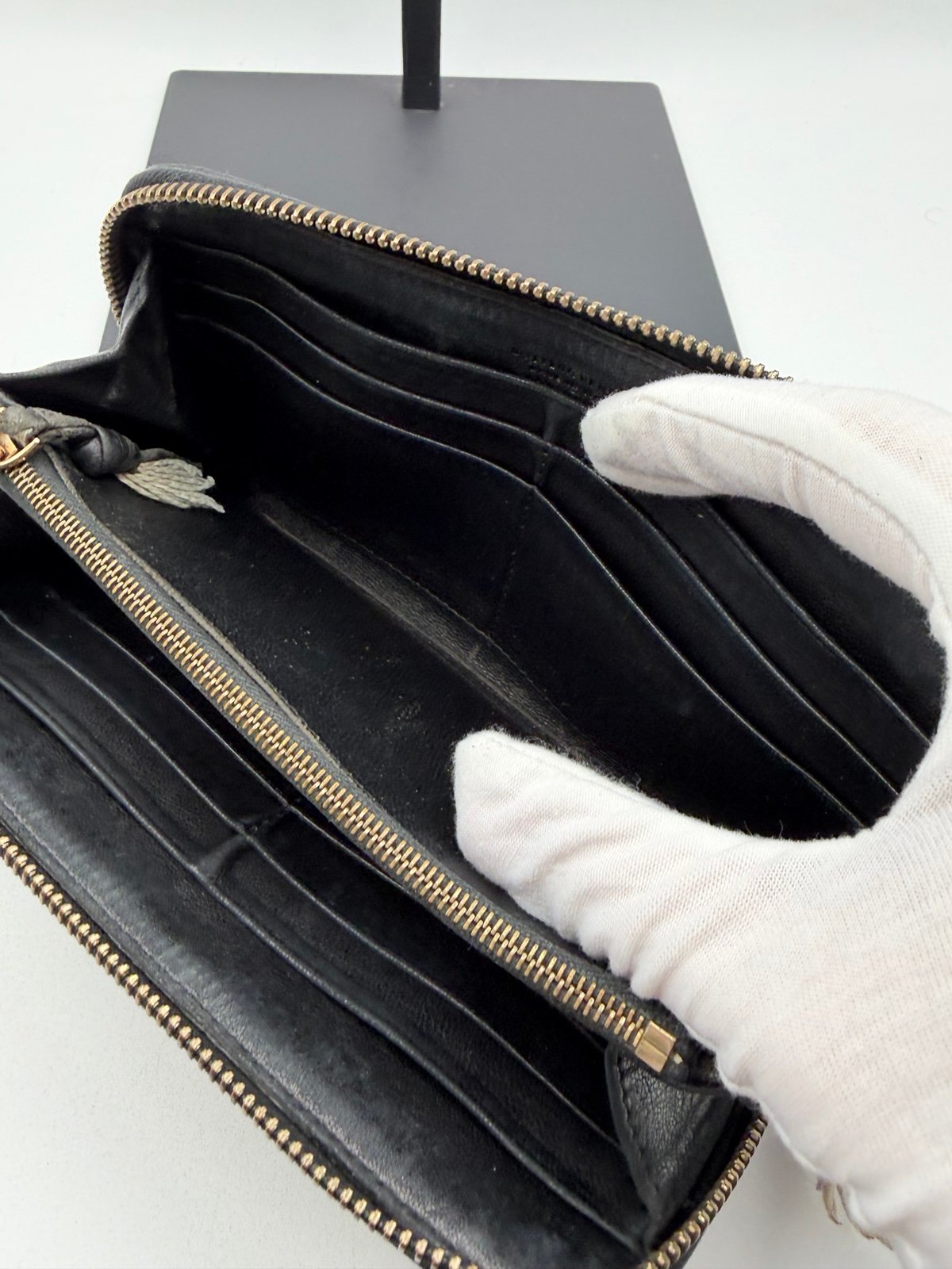 Pre-Owned Bottega Veneta Black Weave Leather Zip Around Wallet