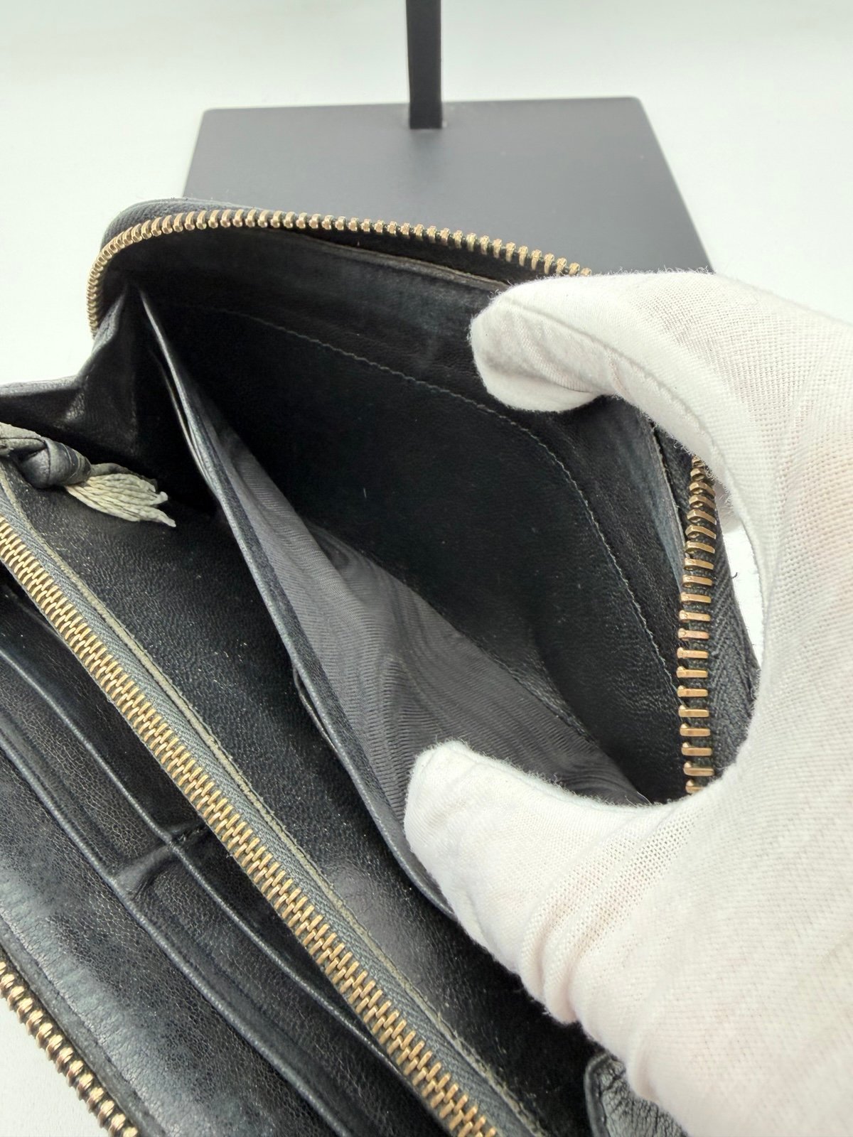 Pre-Owned Bottega Veneta Black Weave Leather Zip Around Wallet