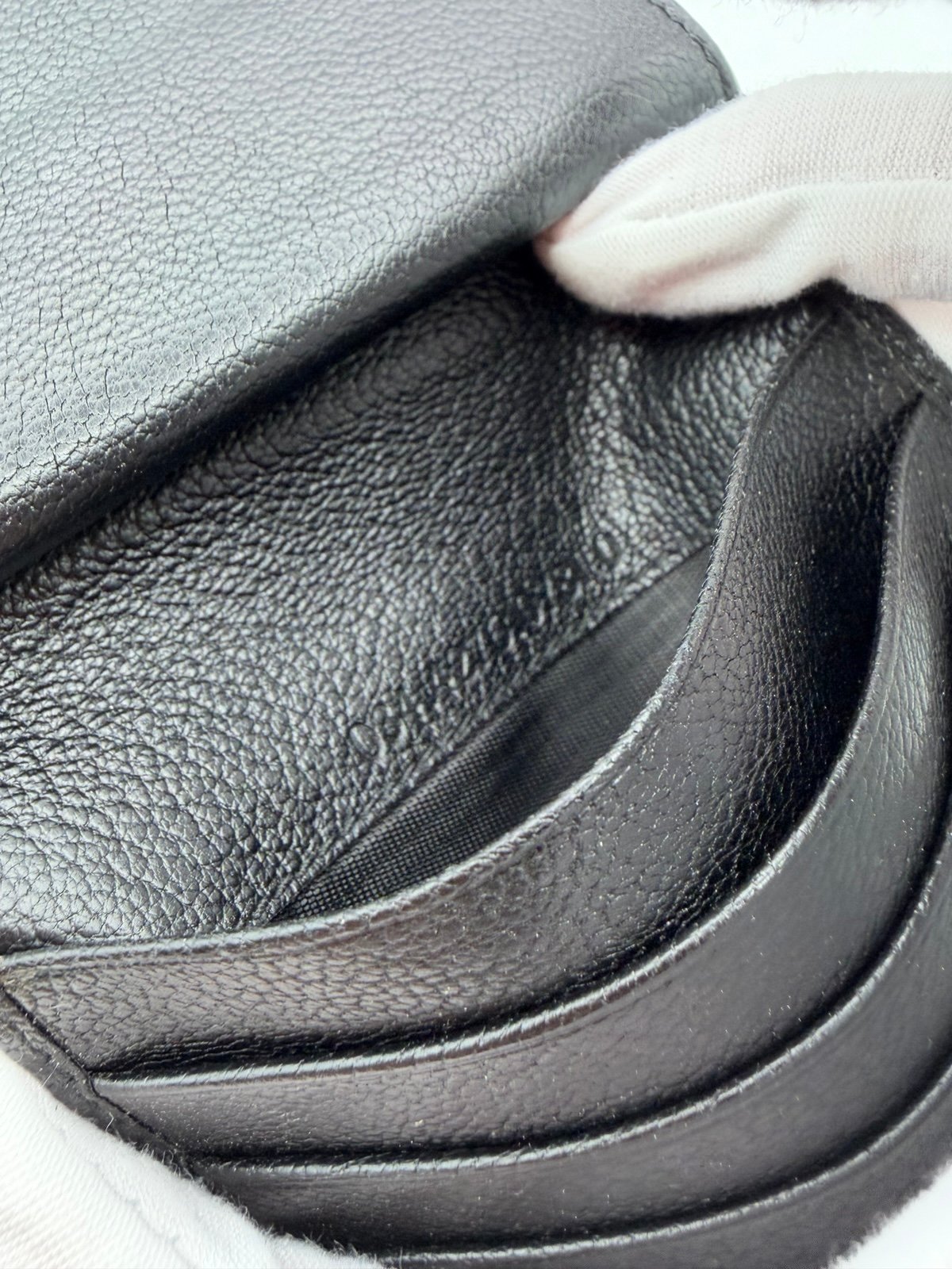 Pre-Owned Gucci Black Leather Bi-Fold Wallet w Coin Pocket