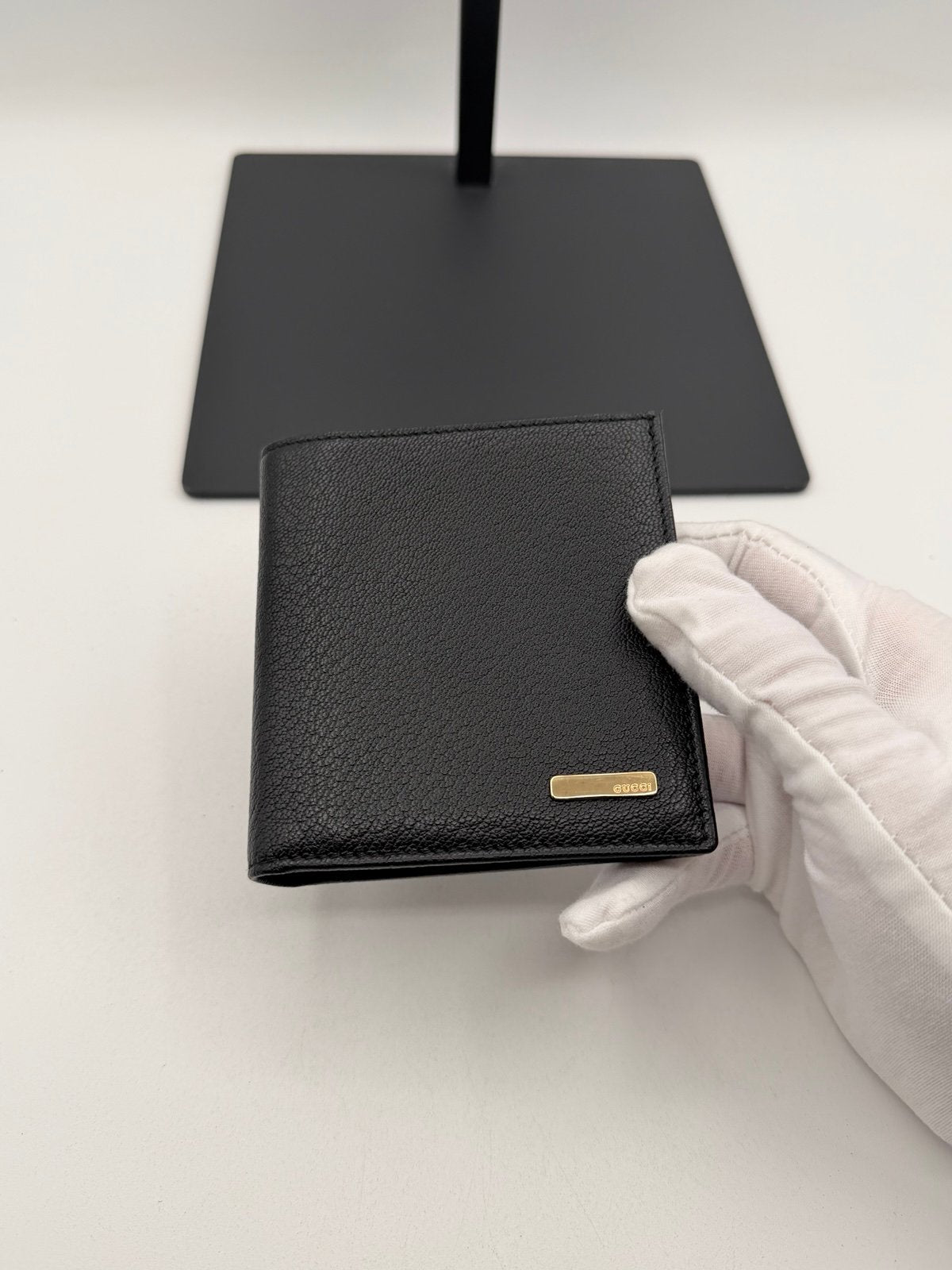 Pre-Owned Gucci Black Leather Bi-Fold Wallet w Coin Pocket