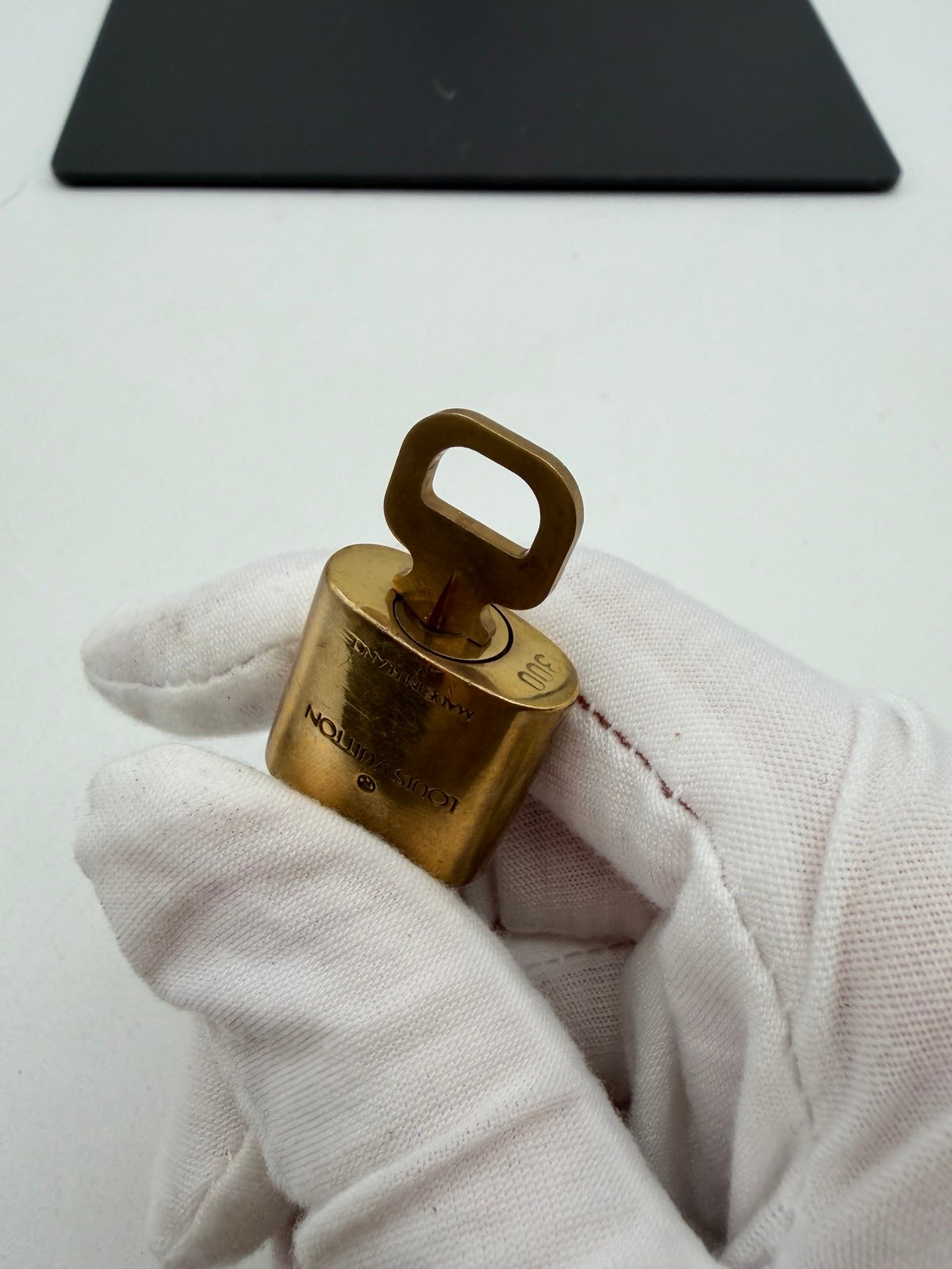 Pre-Owned Louis Vuitton Gold Pad Lock