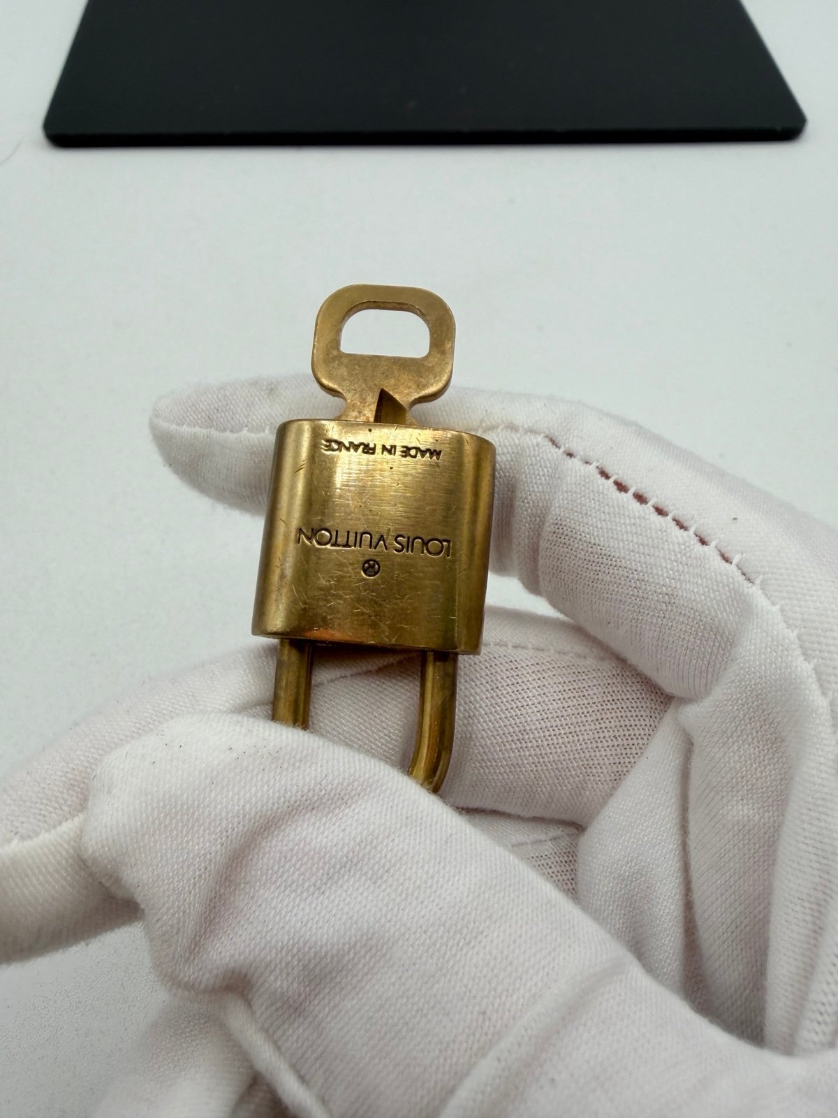 Pre-Owned Louis Vuitton Gold Pad Lock