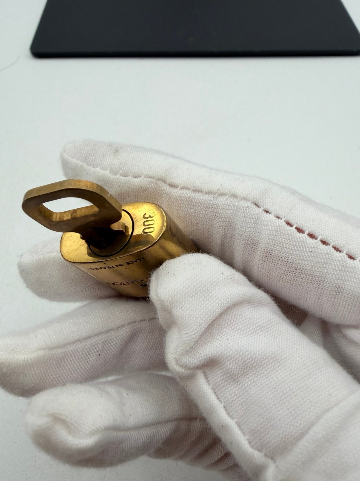 Pre-Owned Louis Vuitton Gold Pad Lock