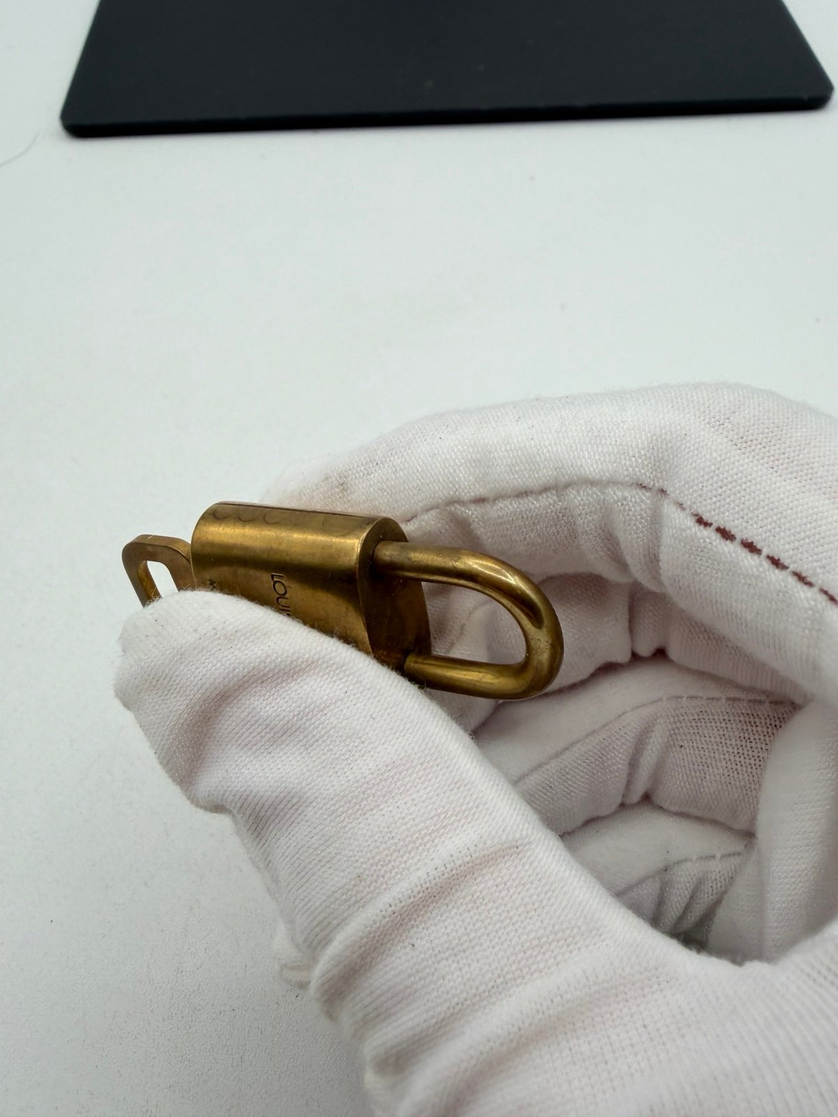 Pre-Owned Louis Vuitton Gold Pad Lock