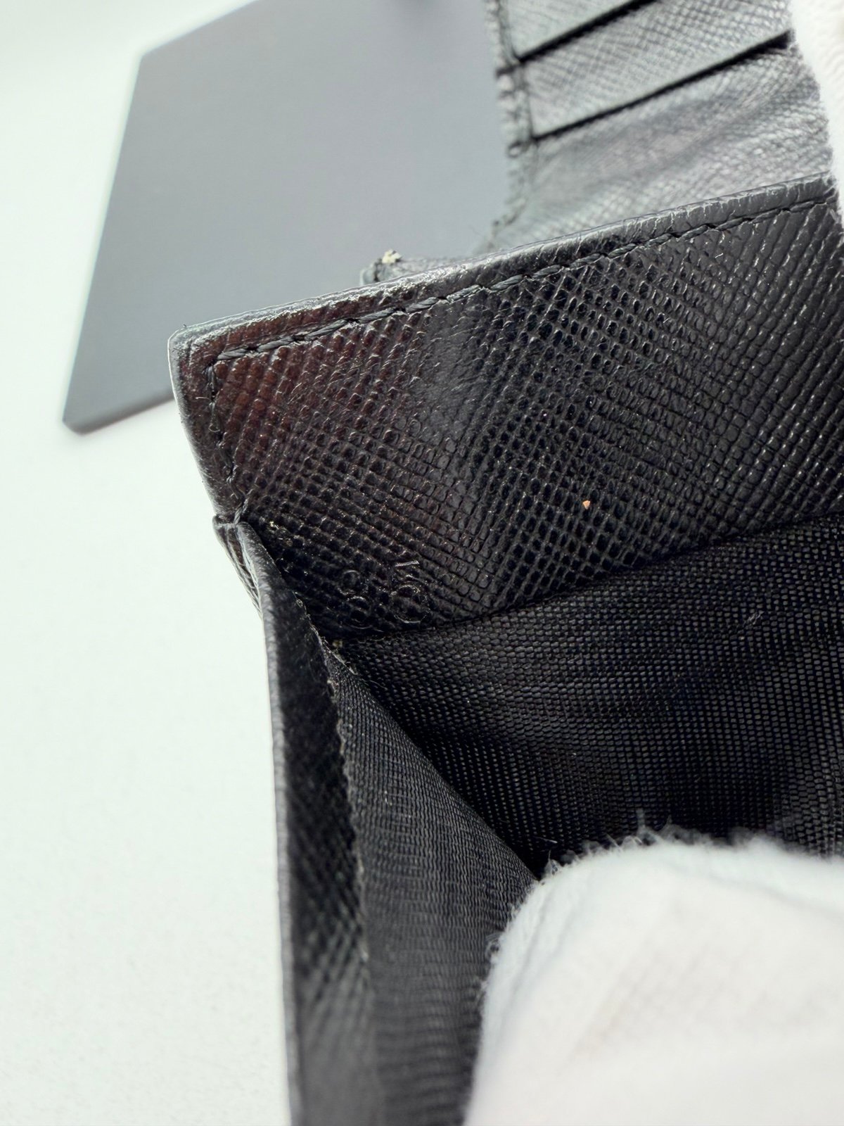 Pre-Owned Prada Black Leather Wallet