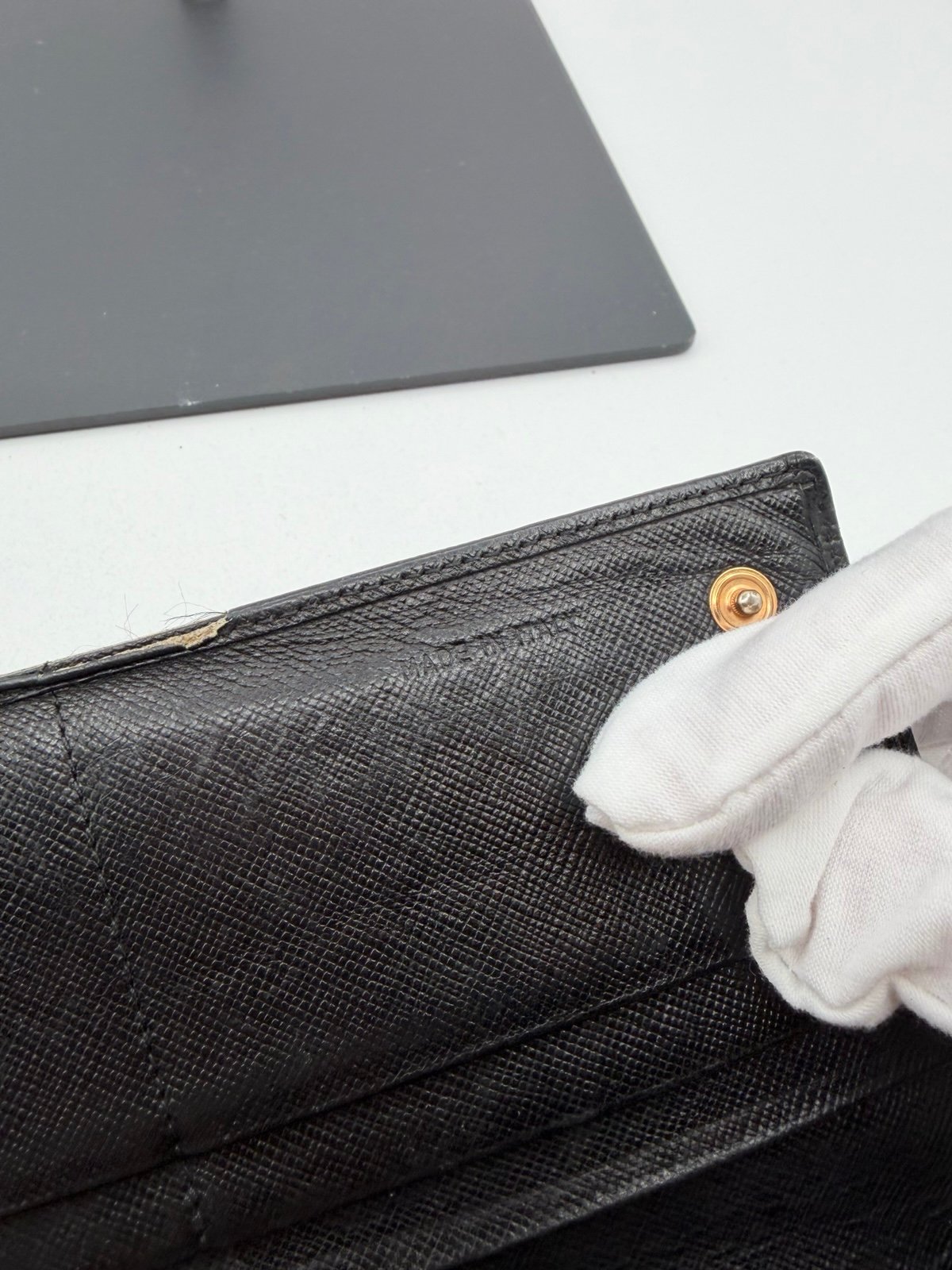 Pre-Owned Prada Black Leather Wallet