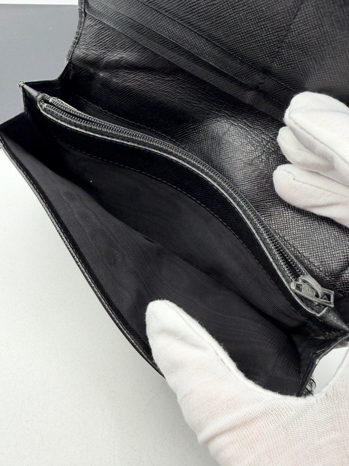 Pre-Owned Prada Black Leather Wallet