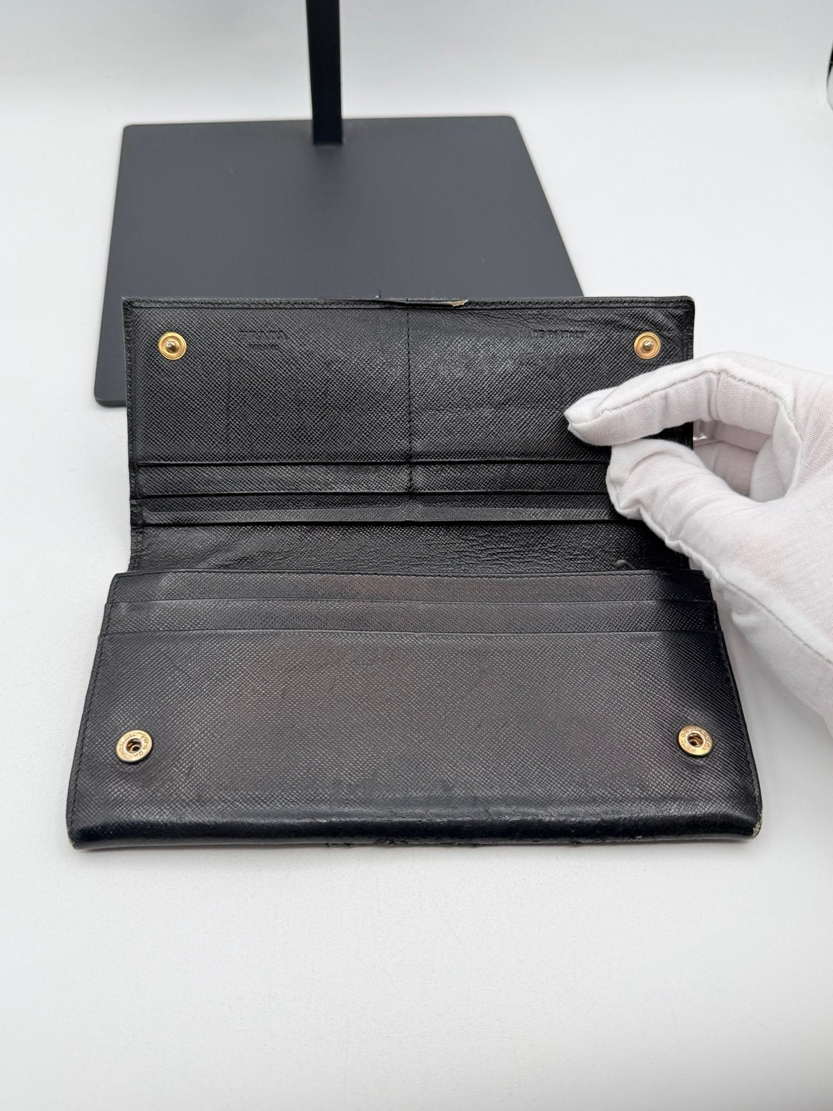 Pre-Owned Prada Black Leather Wallet