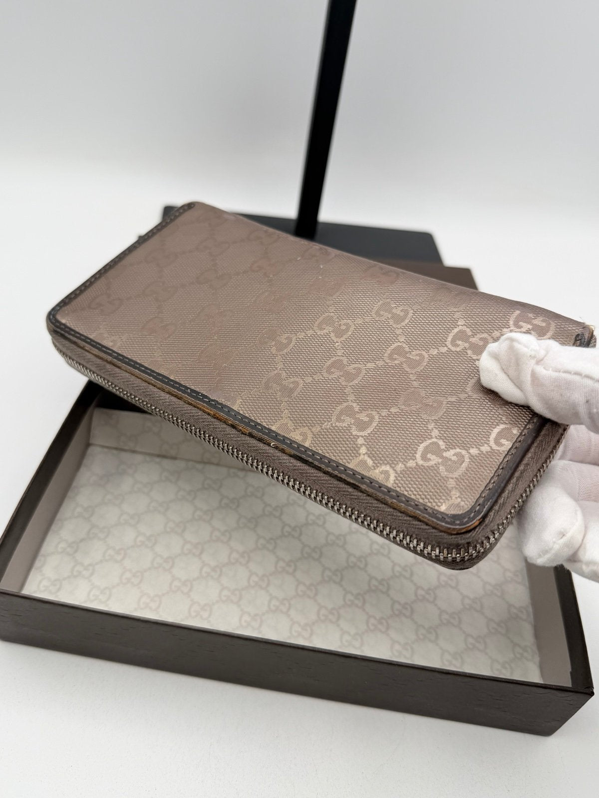 Pre-Owned Gucci Large Holo Monogram Wallet