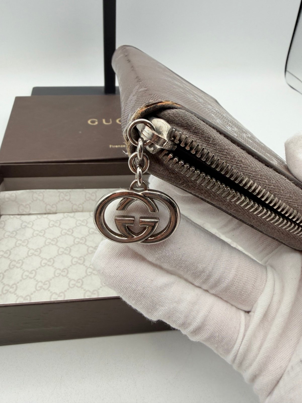Pre-Owned Gucci Large Holo Monogram Wallet