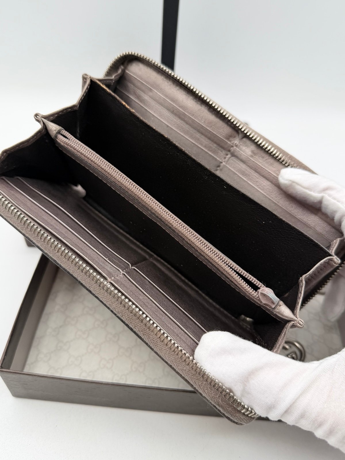 Pre-Owned Gucci Large Holo Monogram Wallet