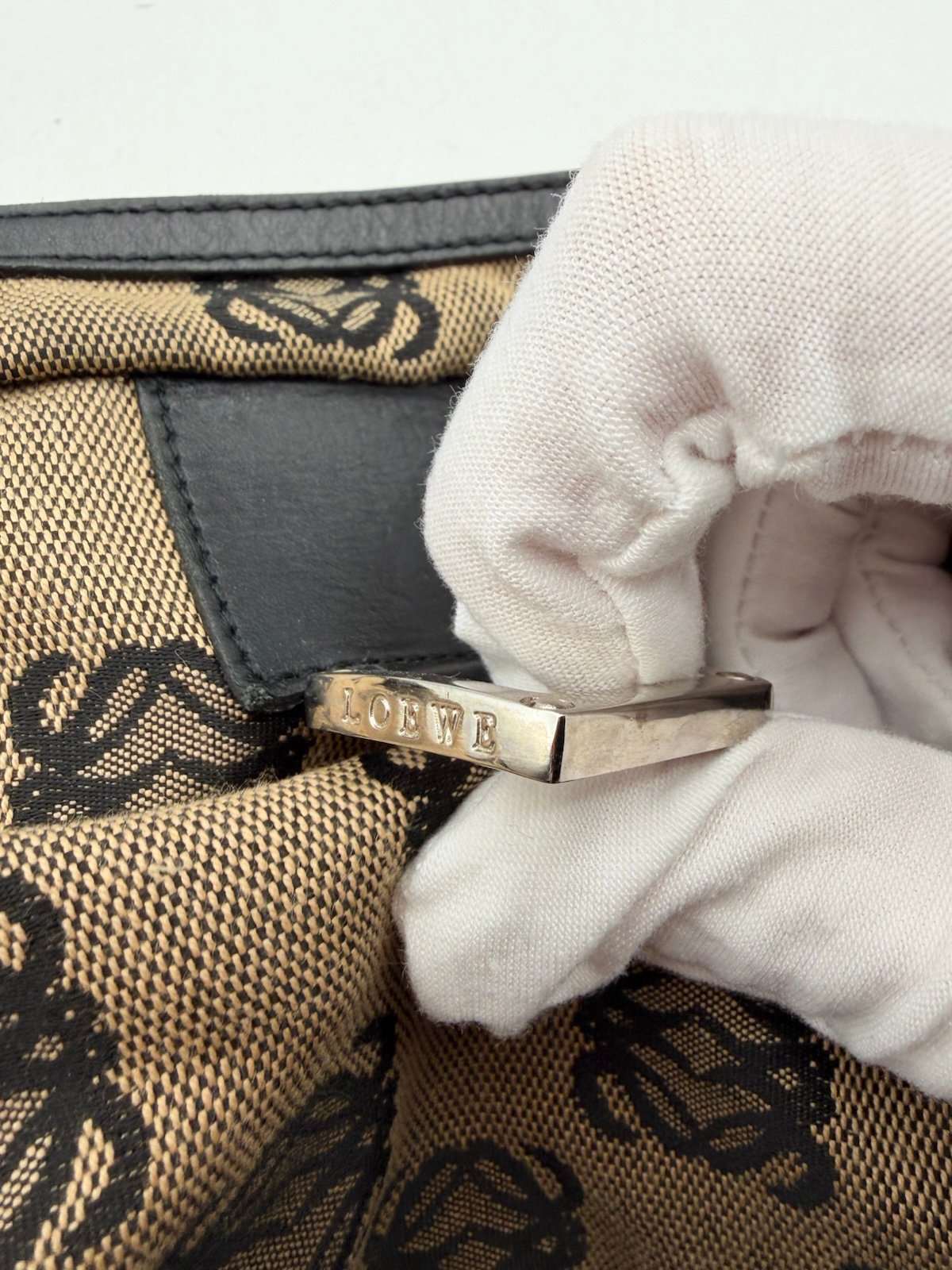 Pre-Owned Loewe Anagram Bag Pouch