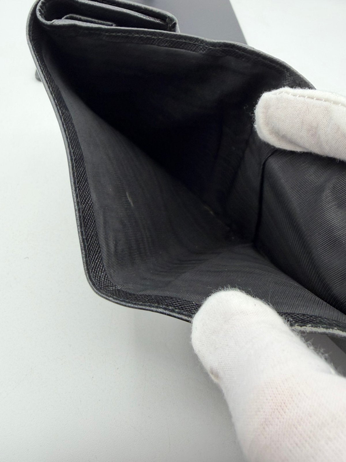 Pre-Owned Prada Saffiano Leather Wallet