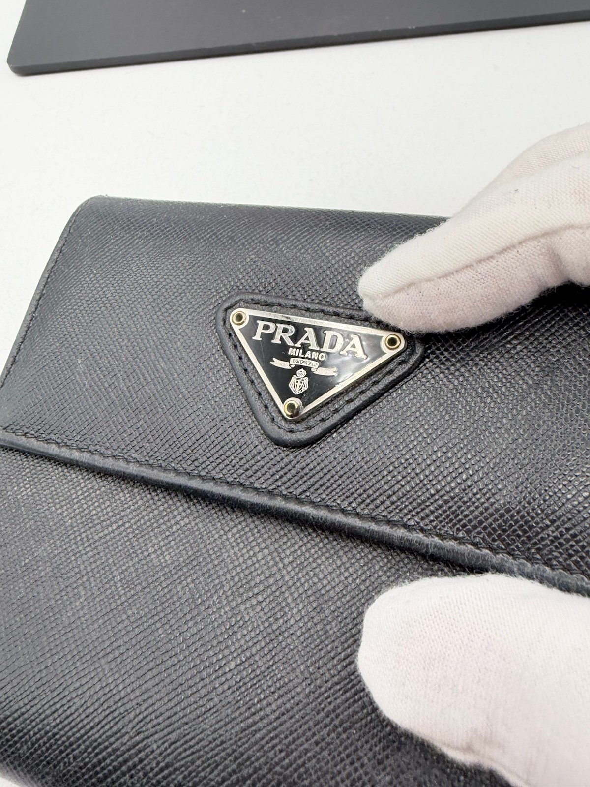 Pre-Owned Prada Saffiano Leather Wallet