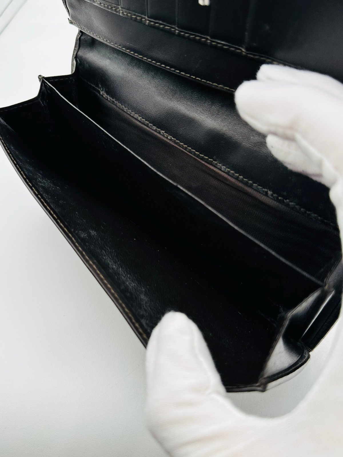 Pre-Owned Gucci Long Sherry Silver Clasp Wallet