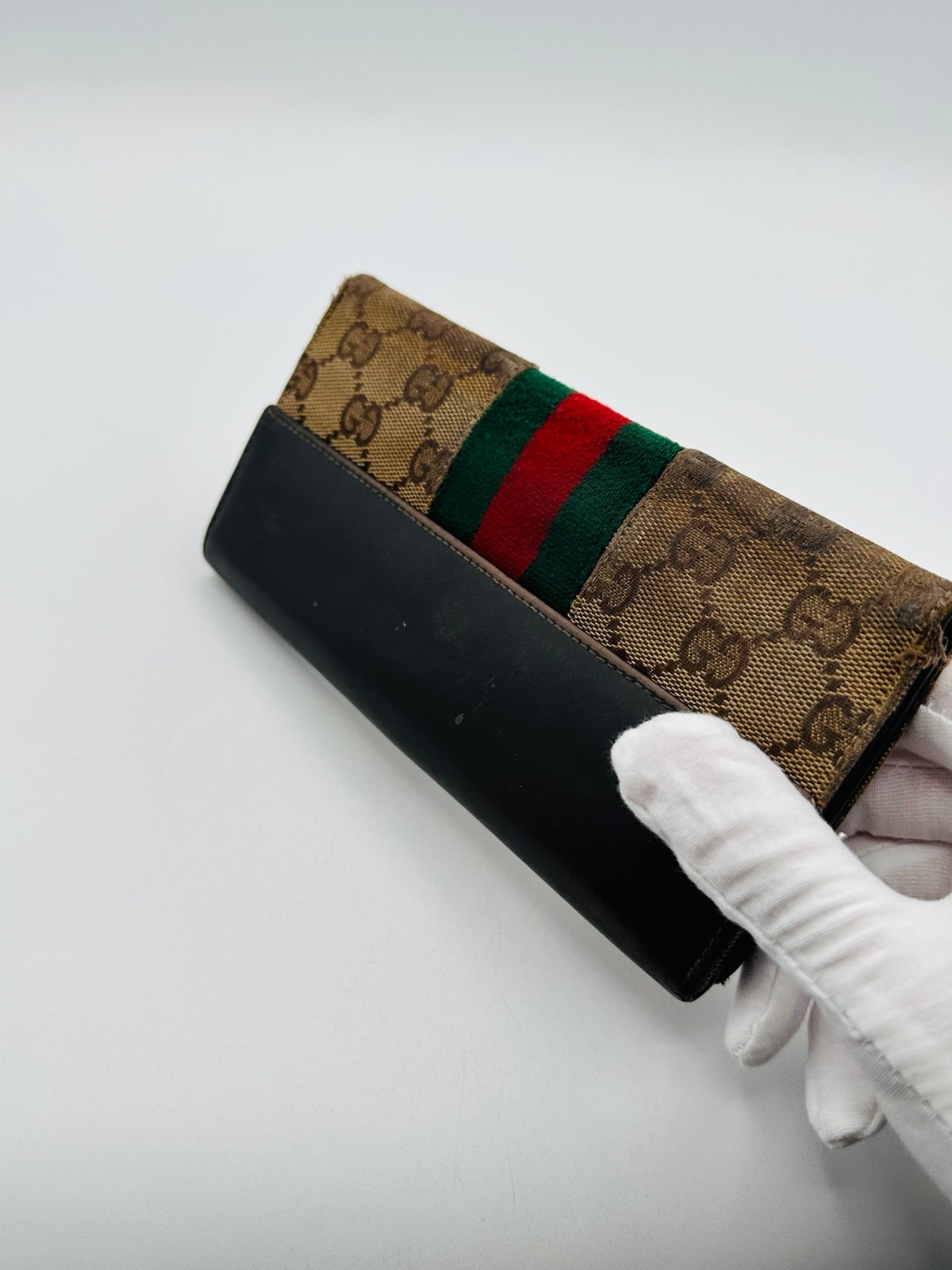 Pre-Owned Gucci Long Sherry Silver Clasp Wallet