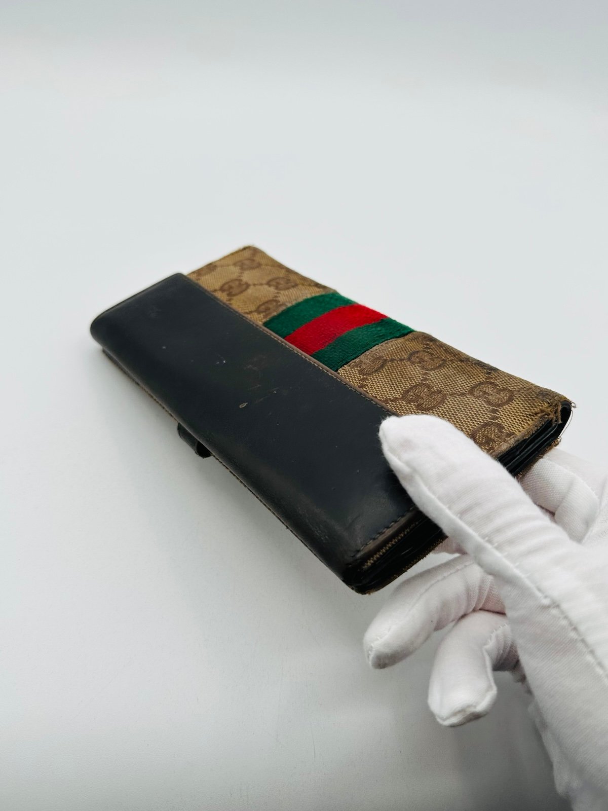 Pre-Owned Gucci Long Sherry Silver Clasp Wallet