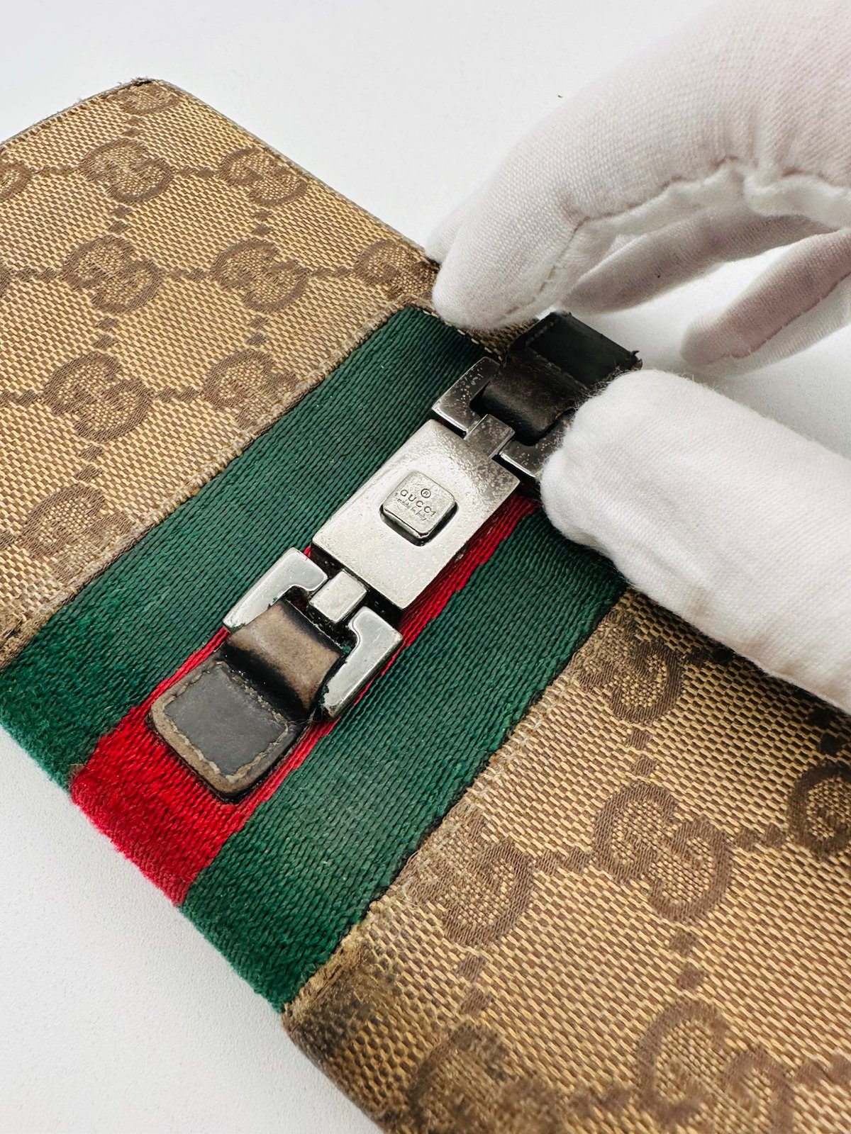 Pre-Owned Gucci Long Sherry Silver Clasp Wallet