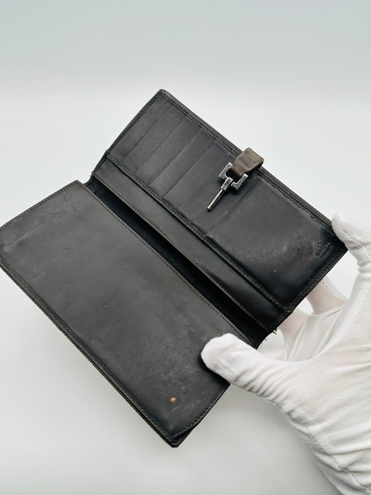 Pre-Owned Gucci Long Sherry Silver Clasp Wallet