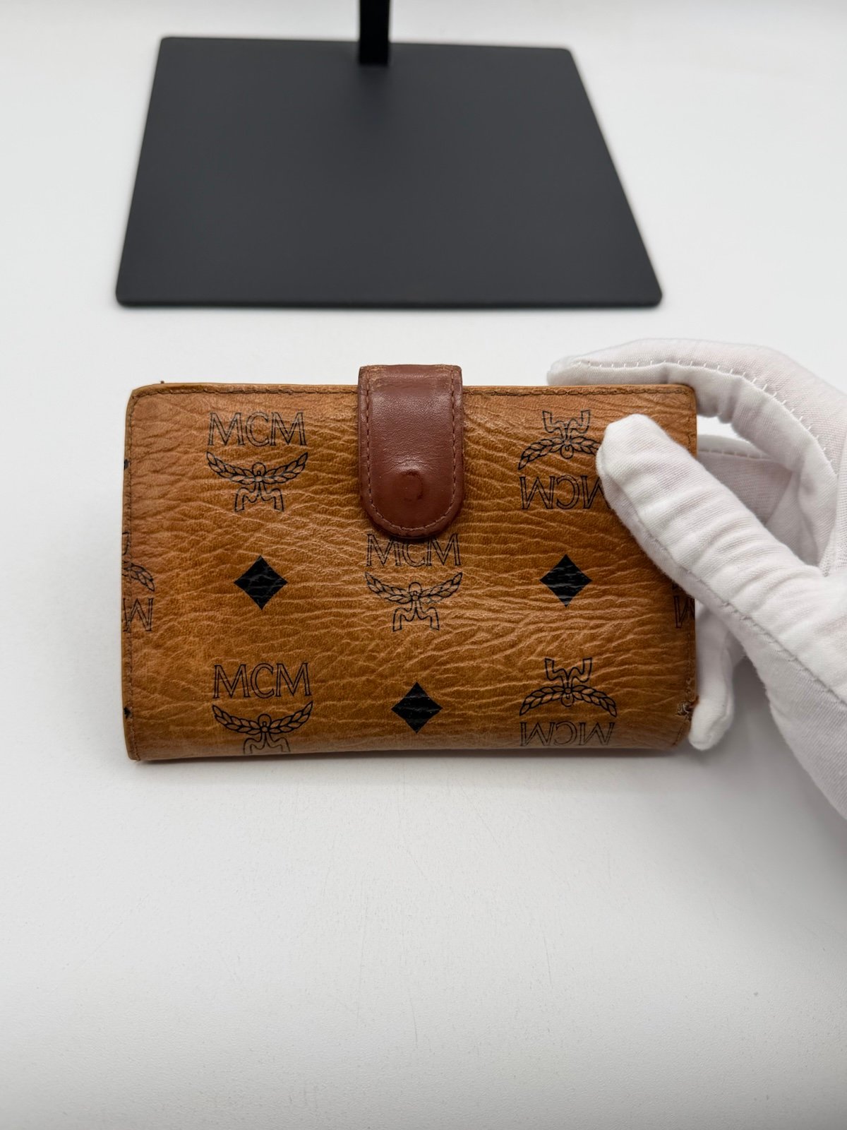 Pre-Owned MCM Leather Clasp Wallet