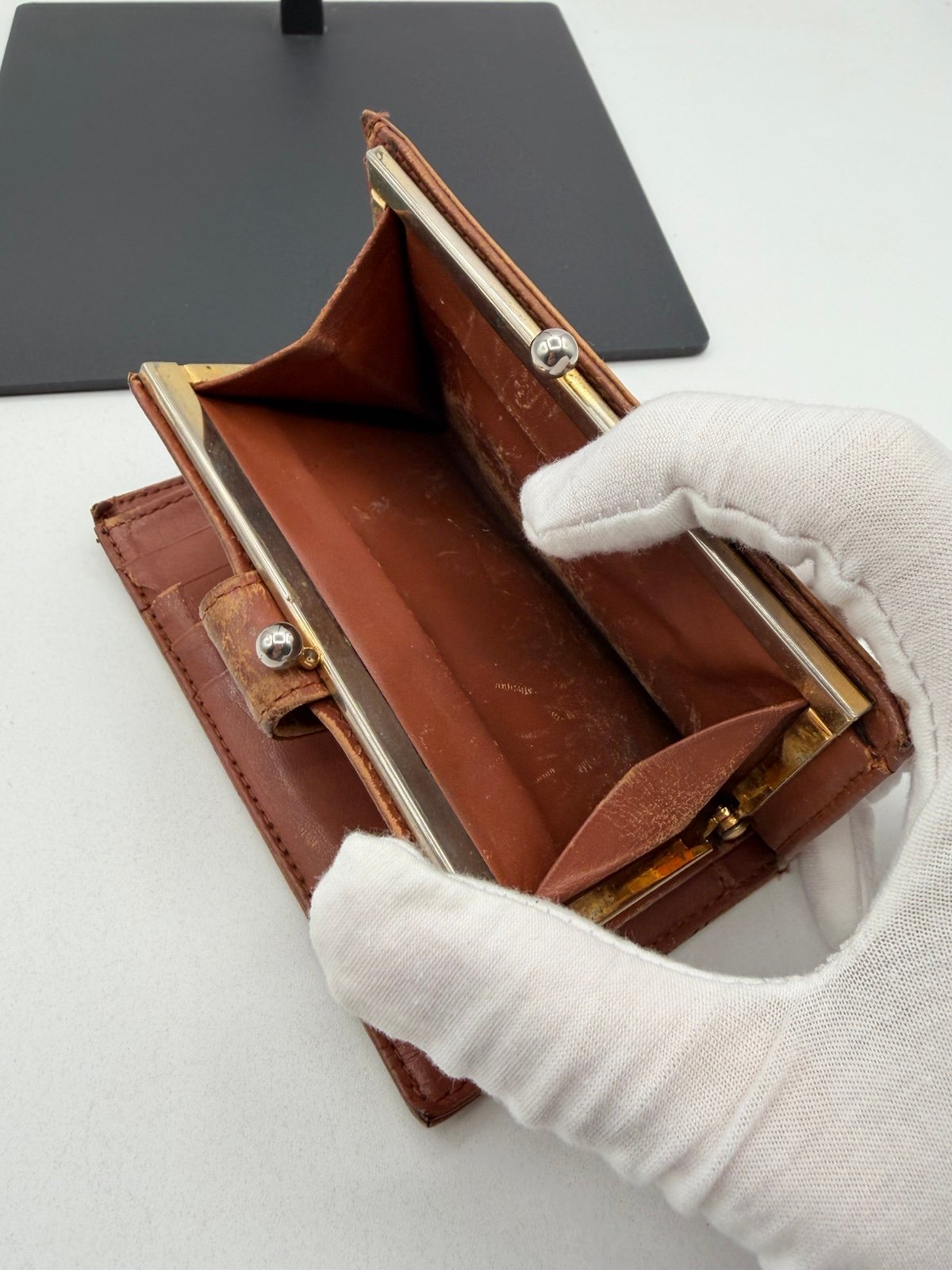Pre-Owned MCM Leather Clasp Wallet