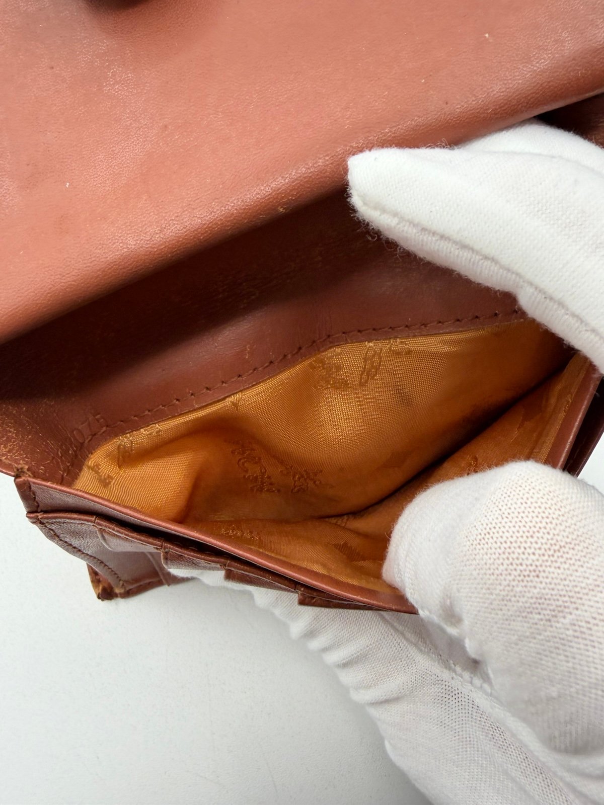 Pre-Owned MCM Leather Clasp Wallet