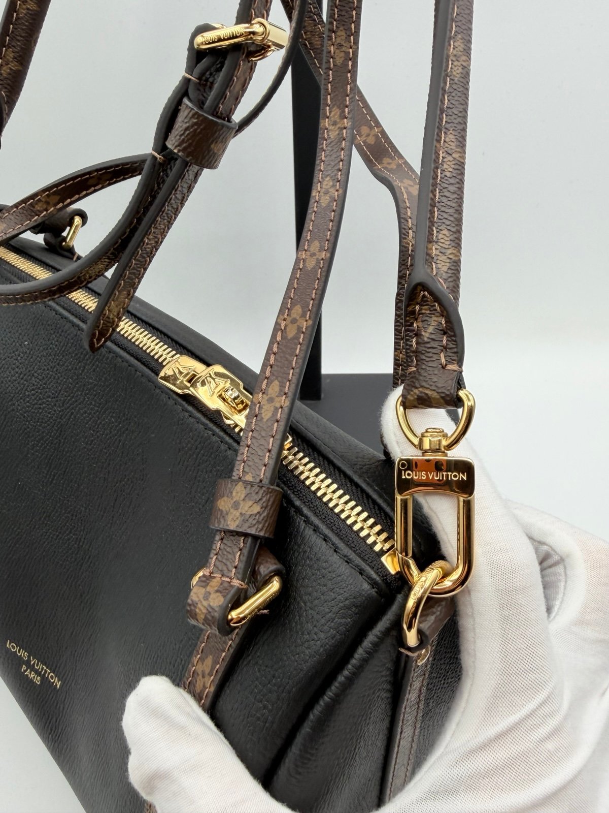 Pre-Owned Louis Vuitton Leather Calfskin Monogram Express PM