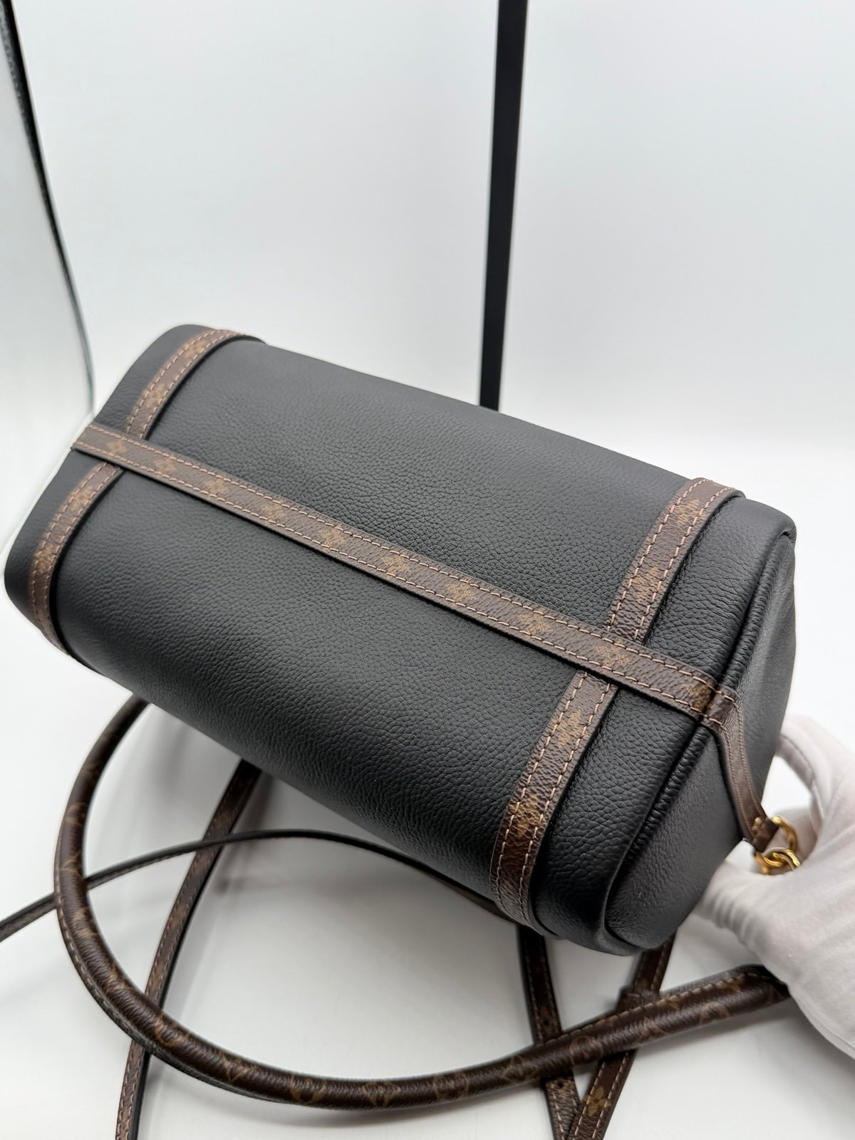 Pre-Owned Louis Vuitton Leather Calfskin Monogram Express PM
