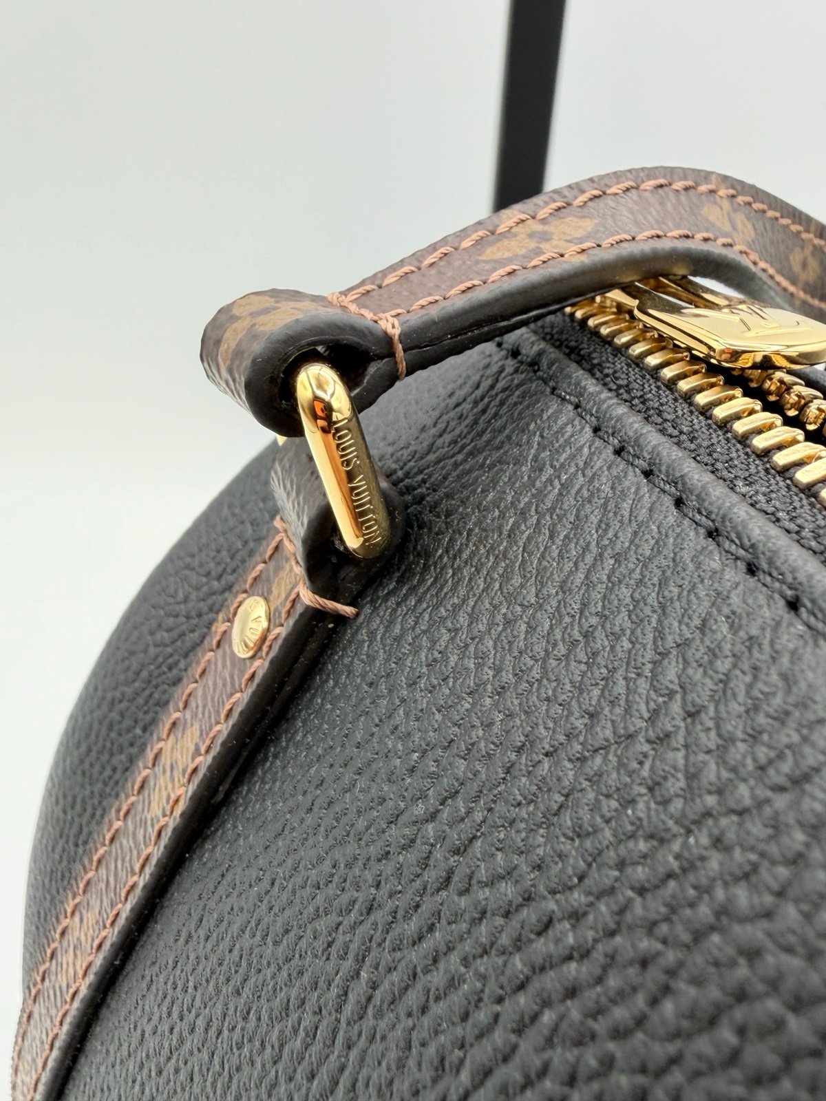 Pre-Owned Louis Vuitton Leather Calfskin Monogram Express PM