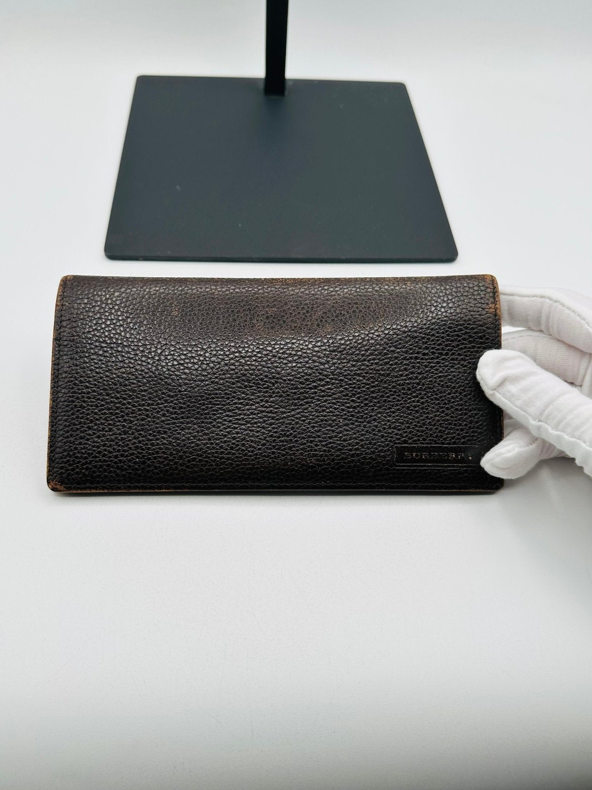 Pre-Owned Burberry Long Pebbled Leather Wallet