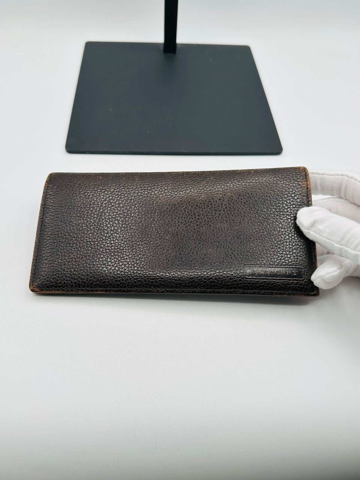 Pre-Owned Burberry Long Pebbled Leather Wallet