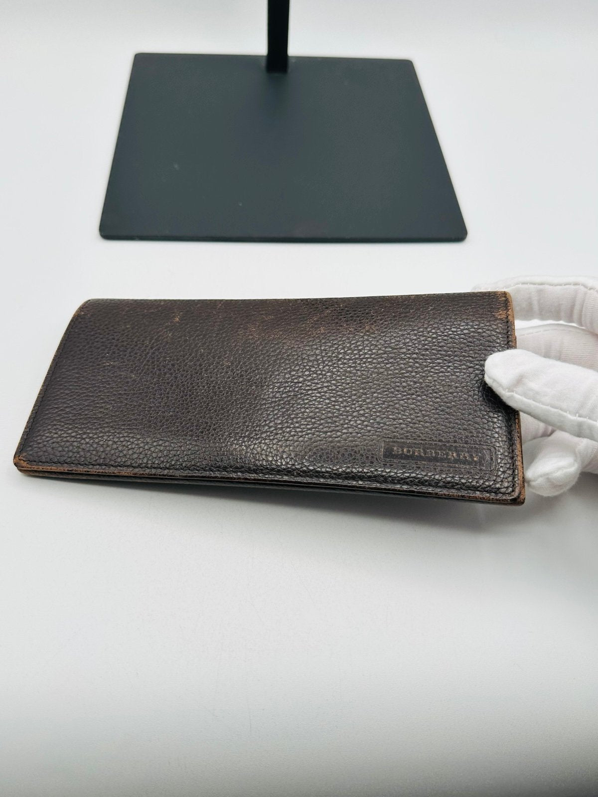 Pre-Owned Burberry Long Pebbled Leather Wallet