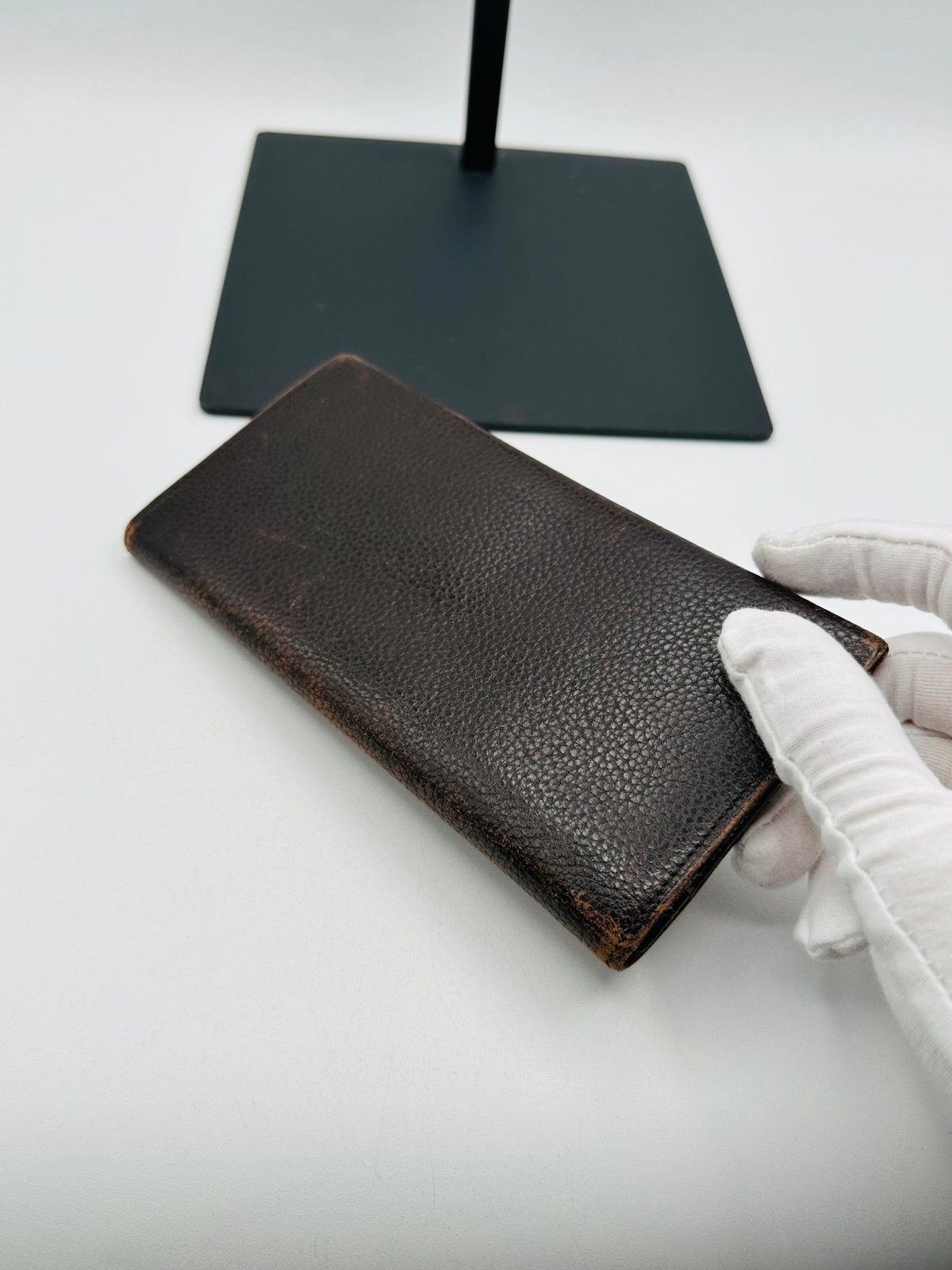 Pre-Owned Burberry Long Pebbled Leather Wallet