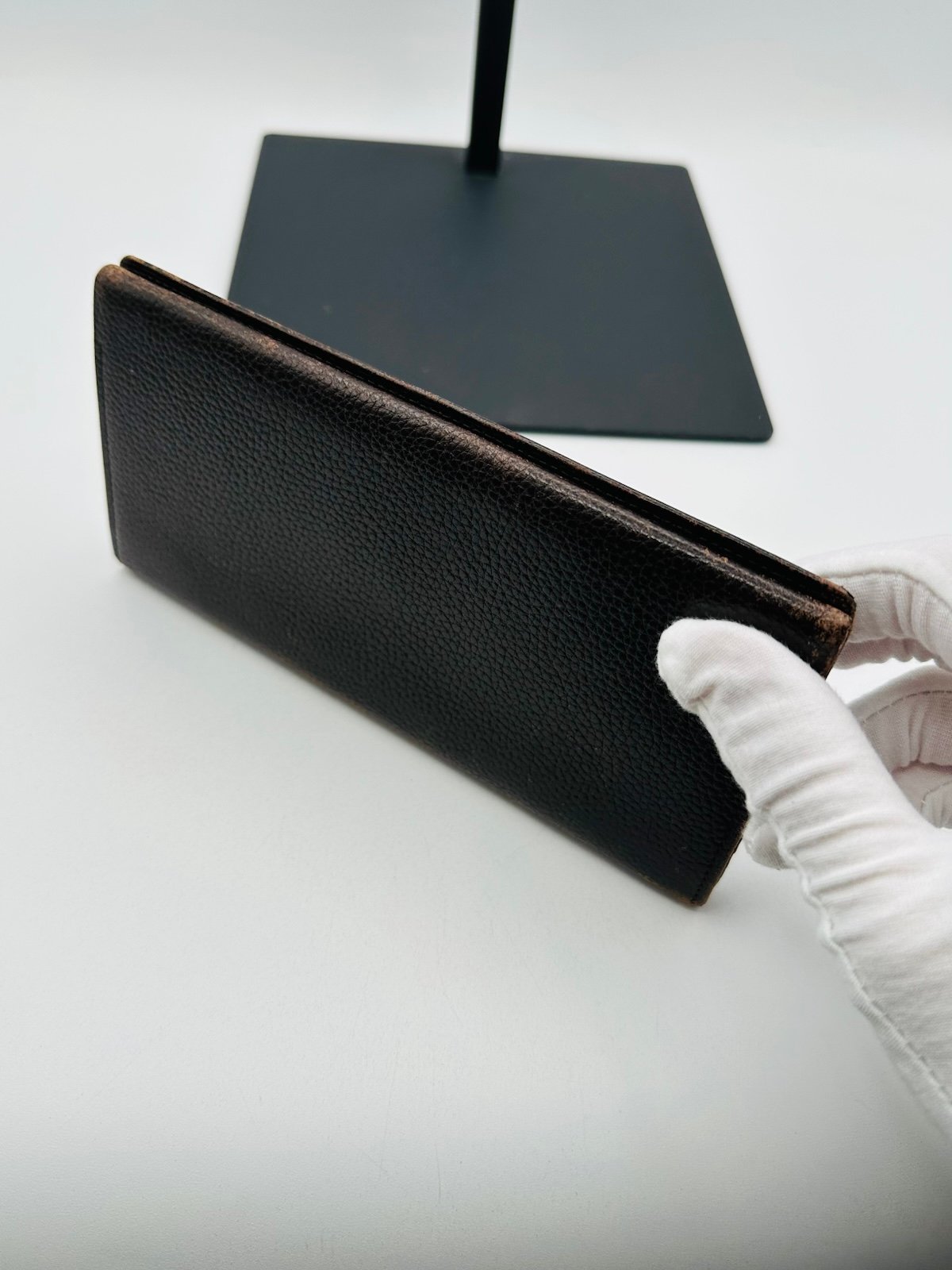 Pre-Owned Burberry Long Pebbled Leather Wallet