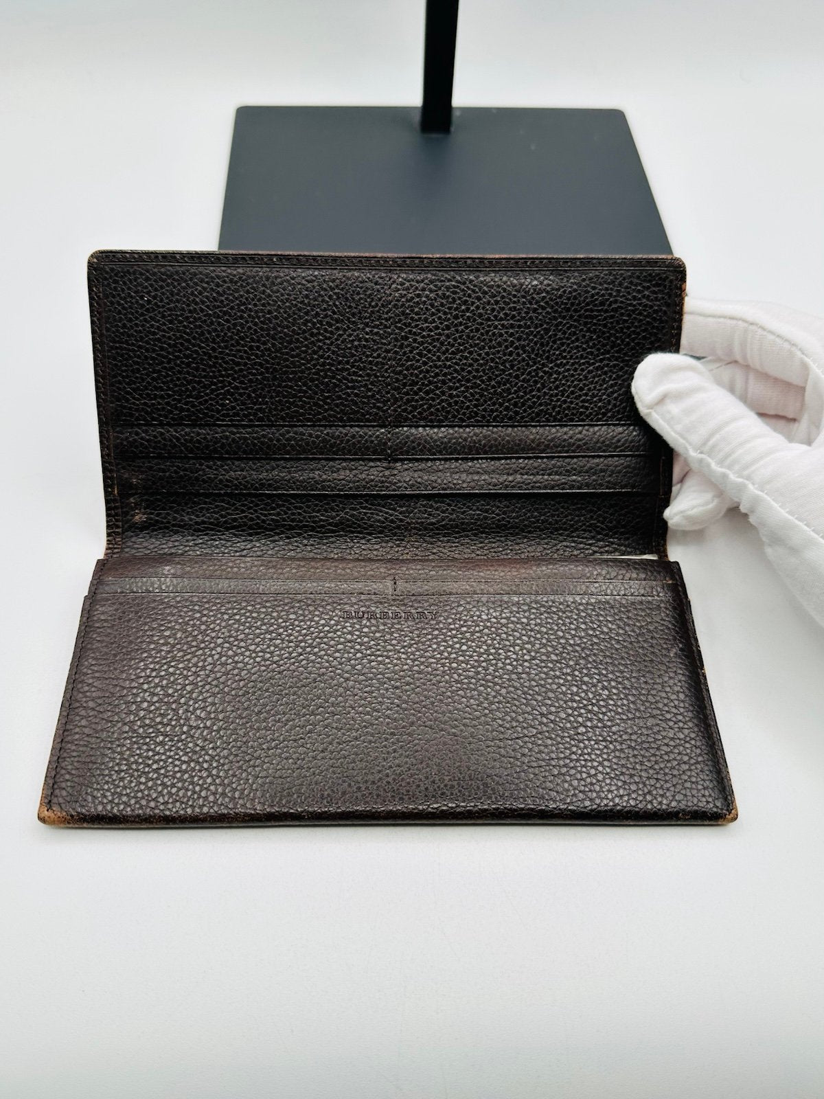 Pre-Owned Burberry Long Pebbled Leather Wallet