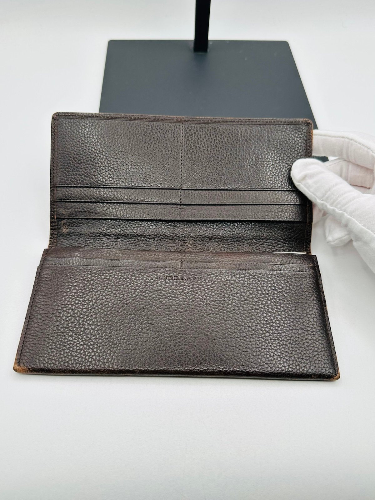 Pre-Owned Burberry Long Pebbled Leather Wallet
