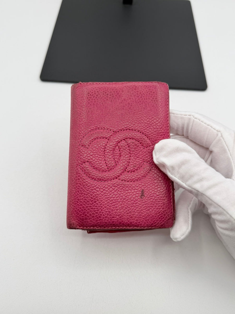 Pre-Owned Chanel Pink Quilted Caviar Leather Bi-fold Wallet