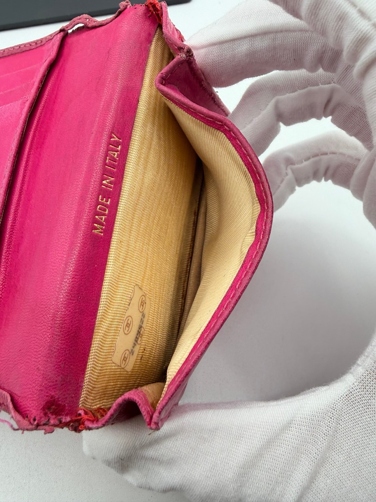 Pre-Owned Chanel Pink Quilted Caviar Leather Bi-fold Wallet